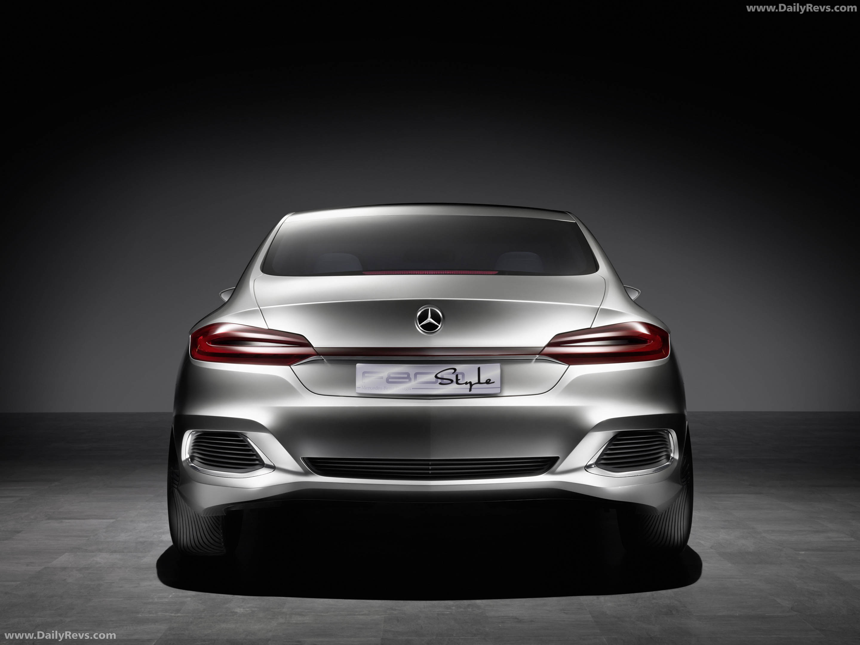 2010 Mercedes-Benz F800 Style Concept Rear View