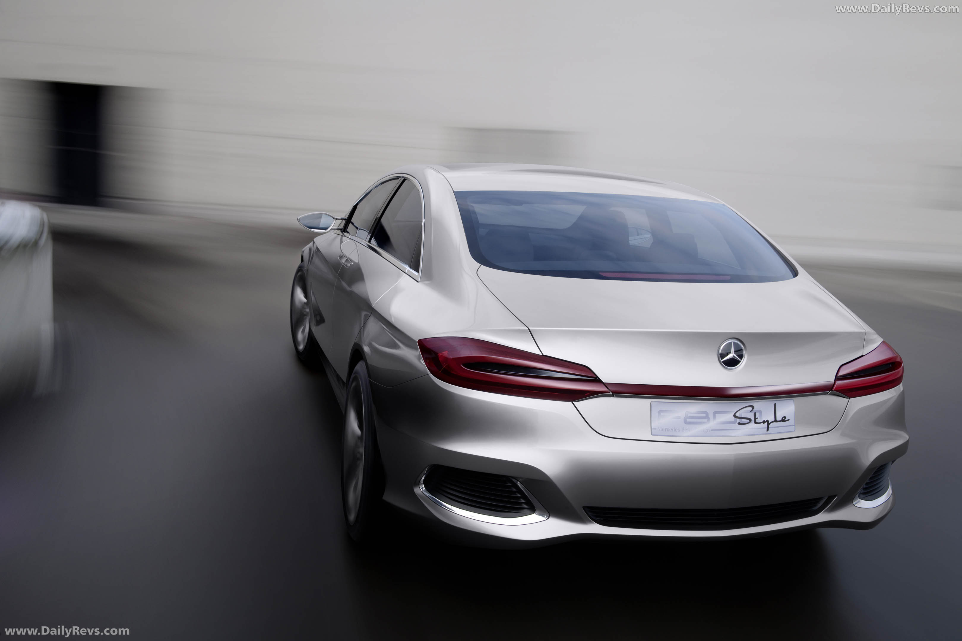 2010 Mercedes-Benz F800 Style Concept Rear View