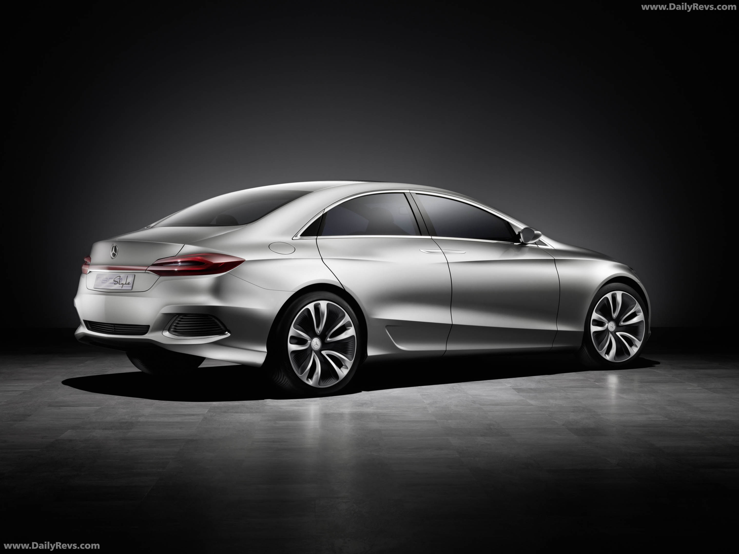 2010 Mercedes-Benz F800 Style Concept Rear View