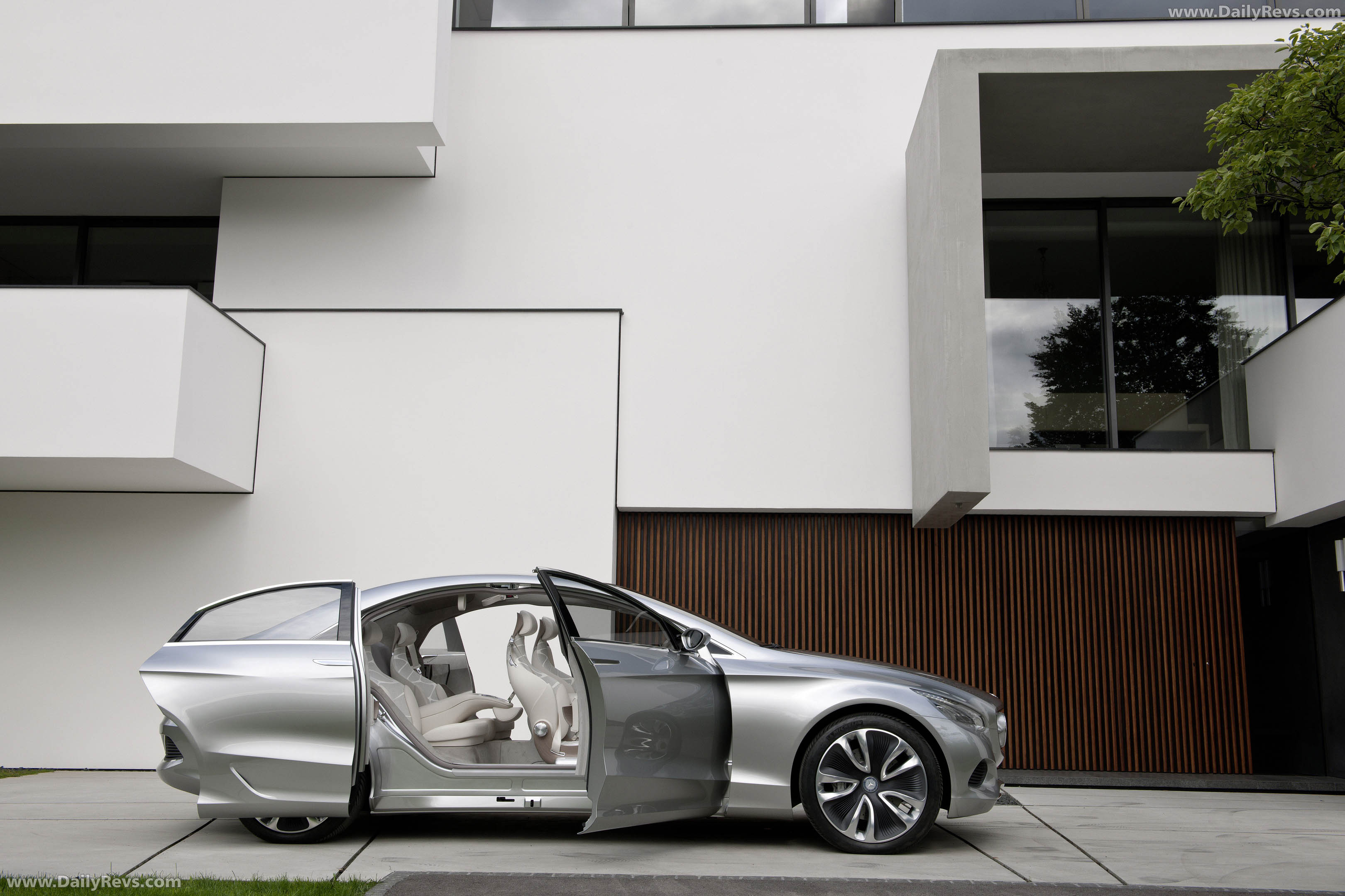 2010 Mercedes-Benz F800 Style Concept Side View