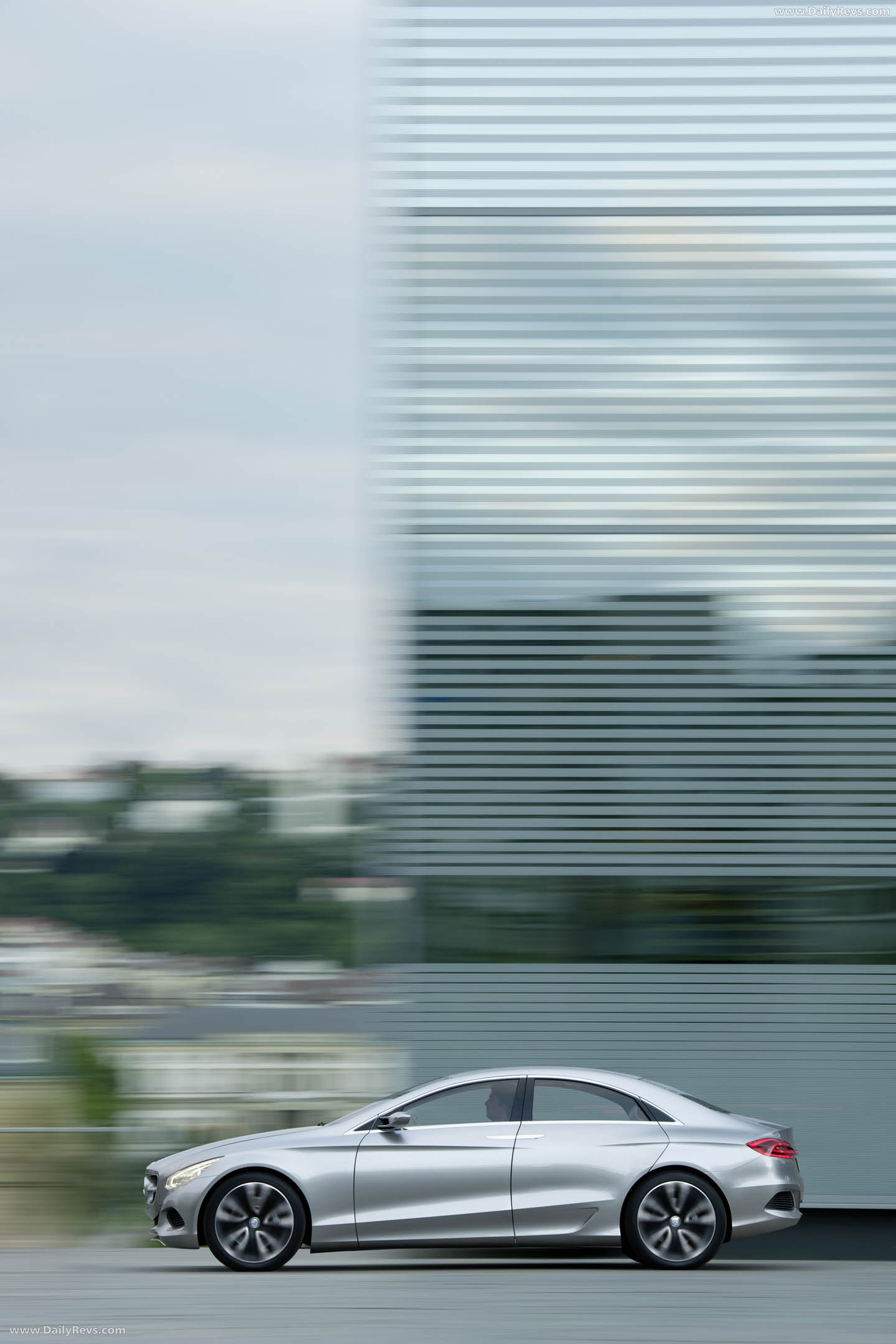 2010 Mercedes-Benz F800 Style Concept Side View