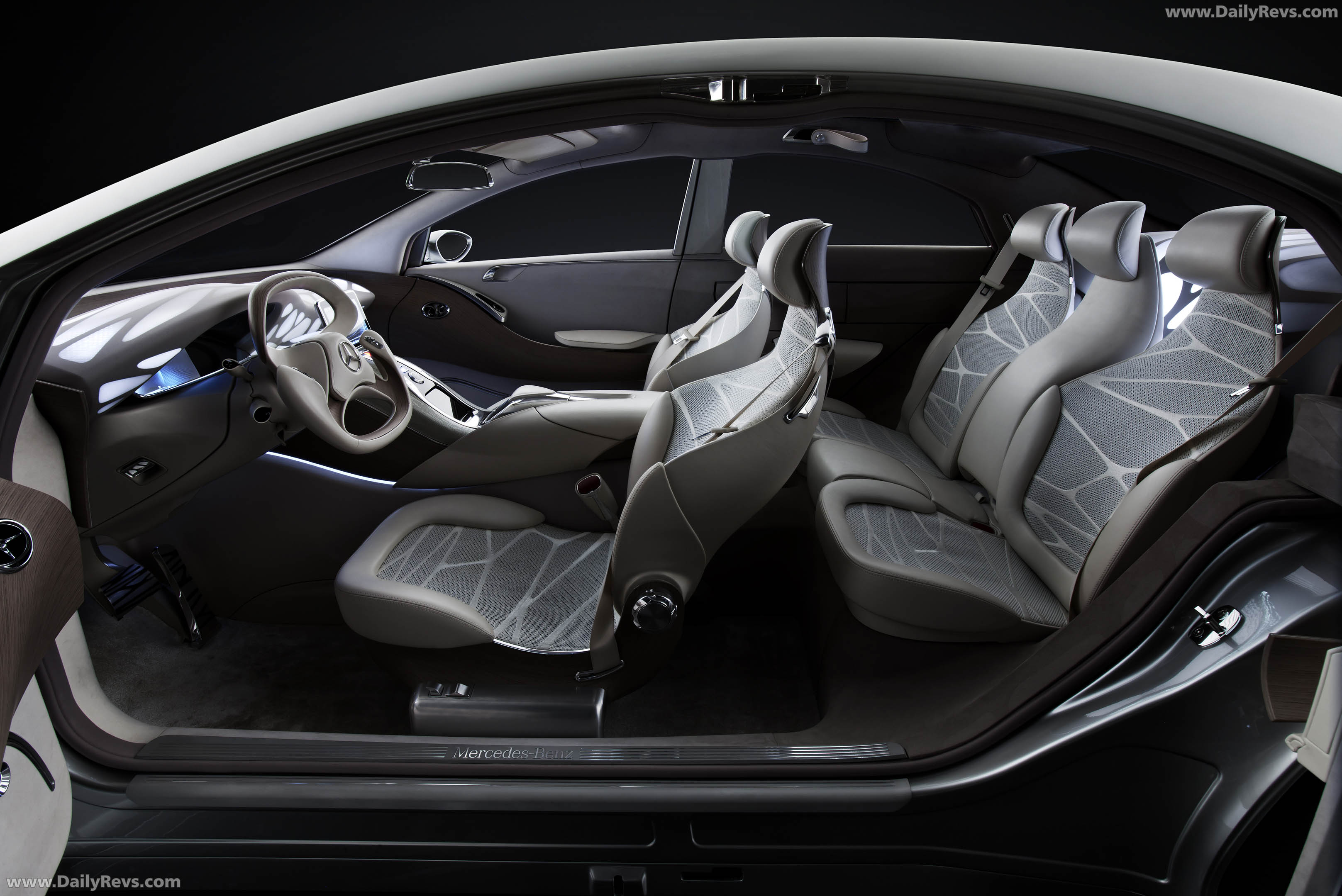 2010 Mercedes-Benz F800 Style Concept Interior