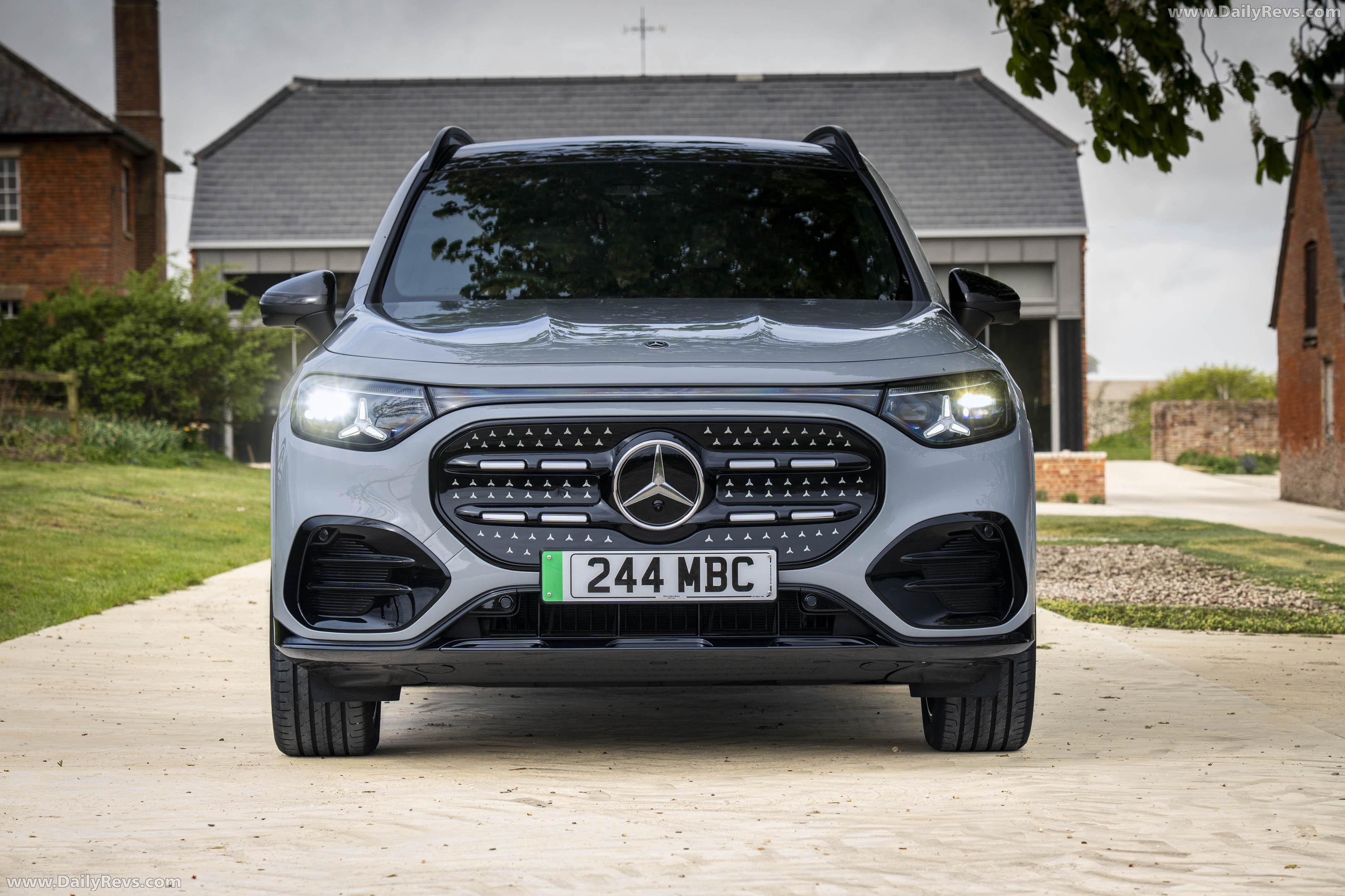 2027 Mercedes-Benz GLB UK Version X247 Front View