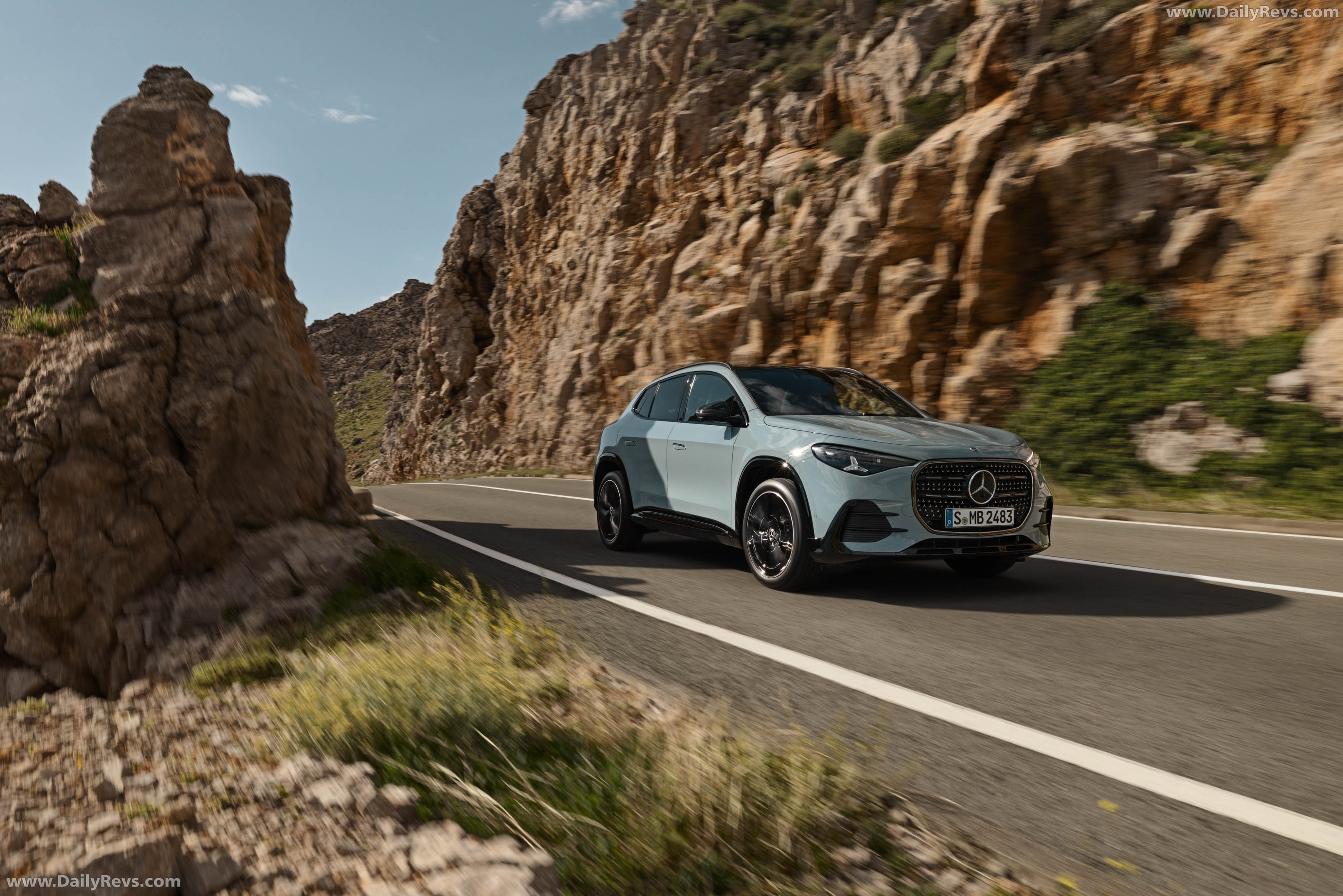 2027 Mercedes-Benz GLA Hybrid H247 Front View