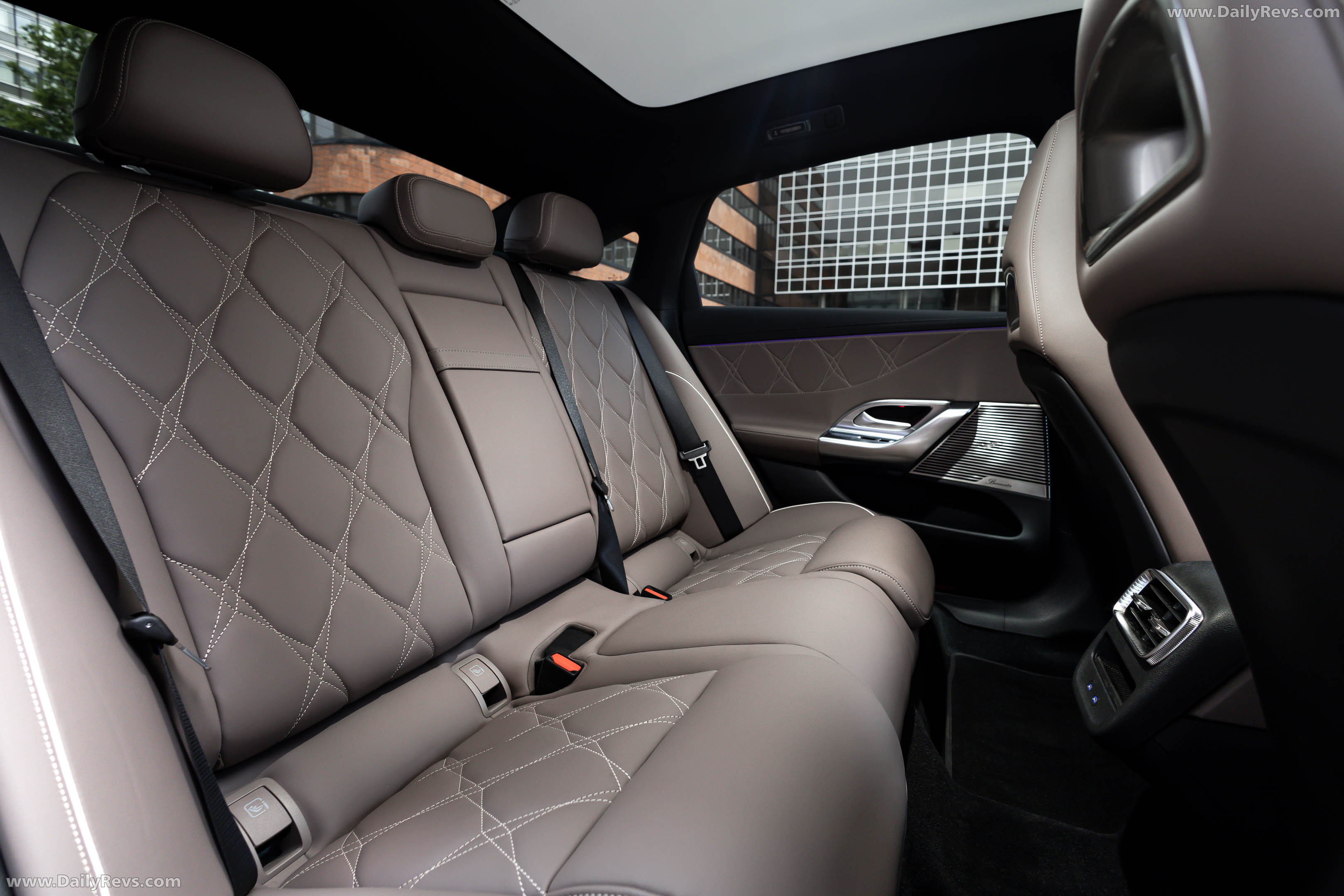 2027 Mercedes-Benz C 400 Electric W540 Interior