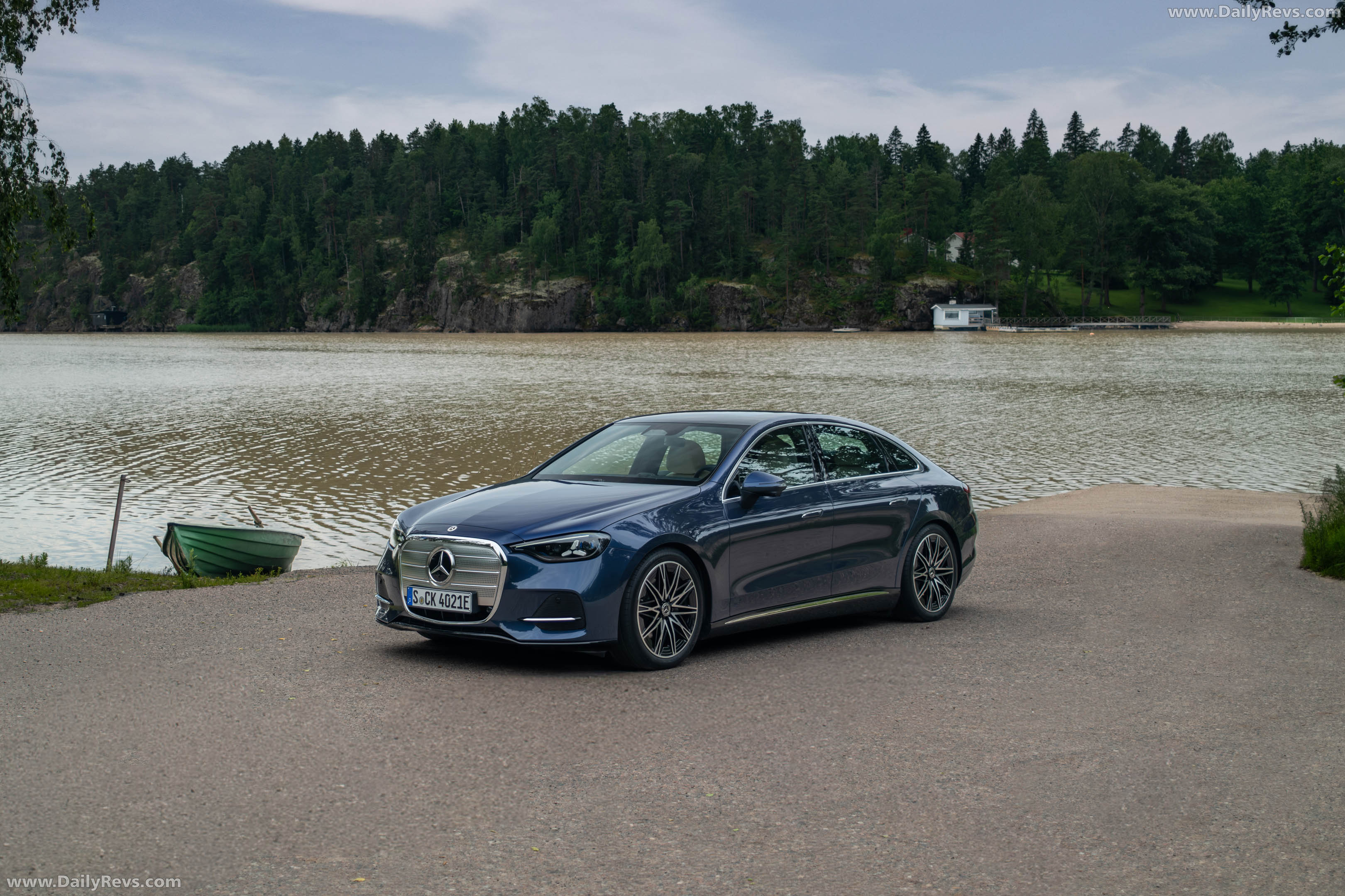 2027 Mercedes-Benz C 400 Electric W540 Twilight Blue Front View