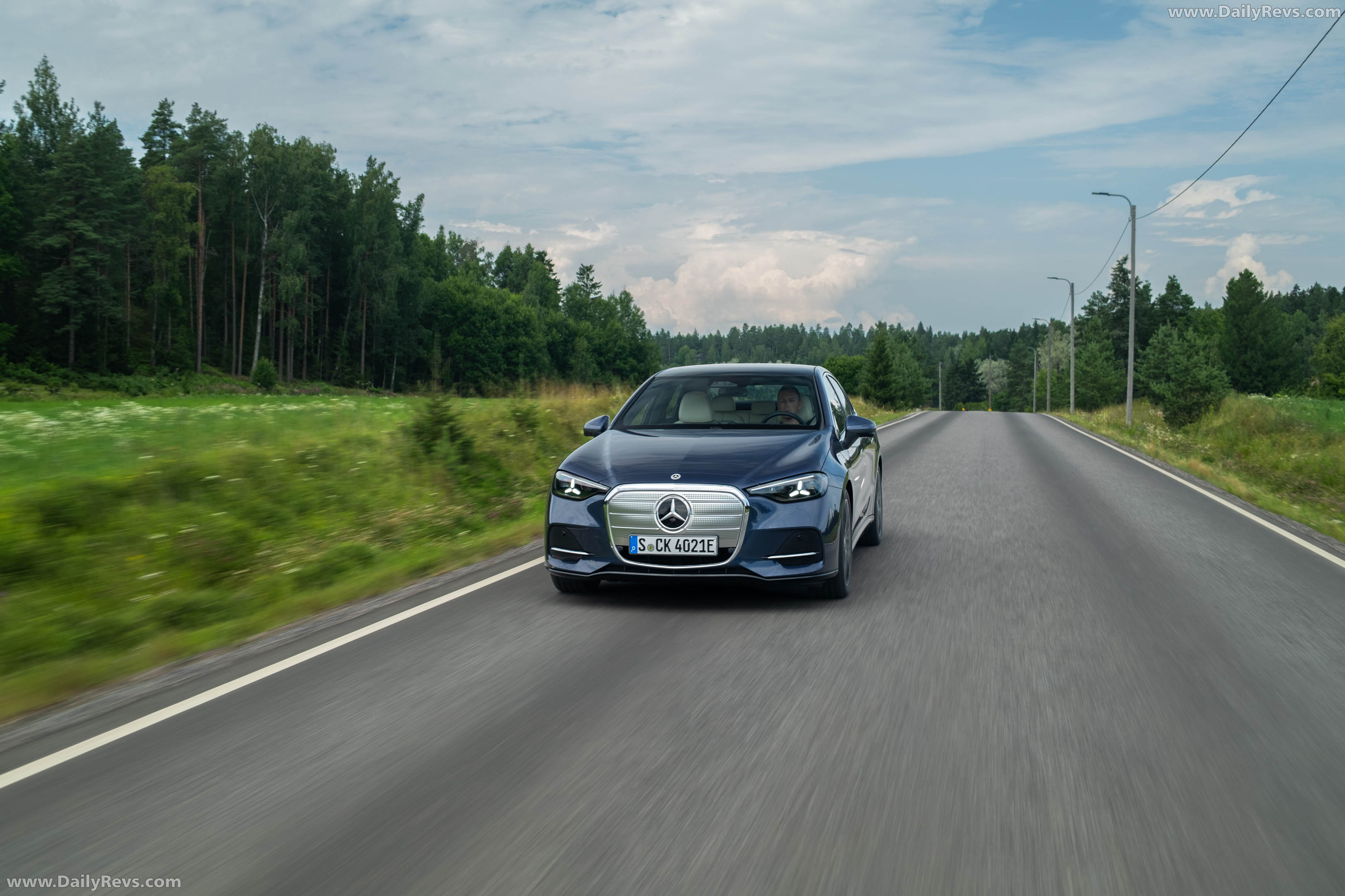 2027 Mercedes-Benz C 400 Electric W540 Twilight Blue Front View