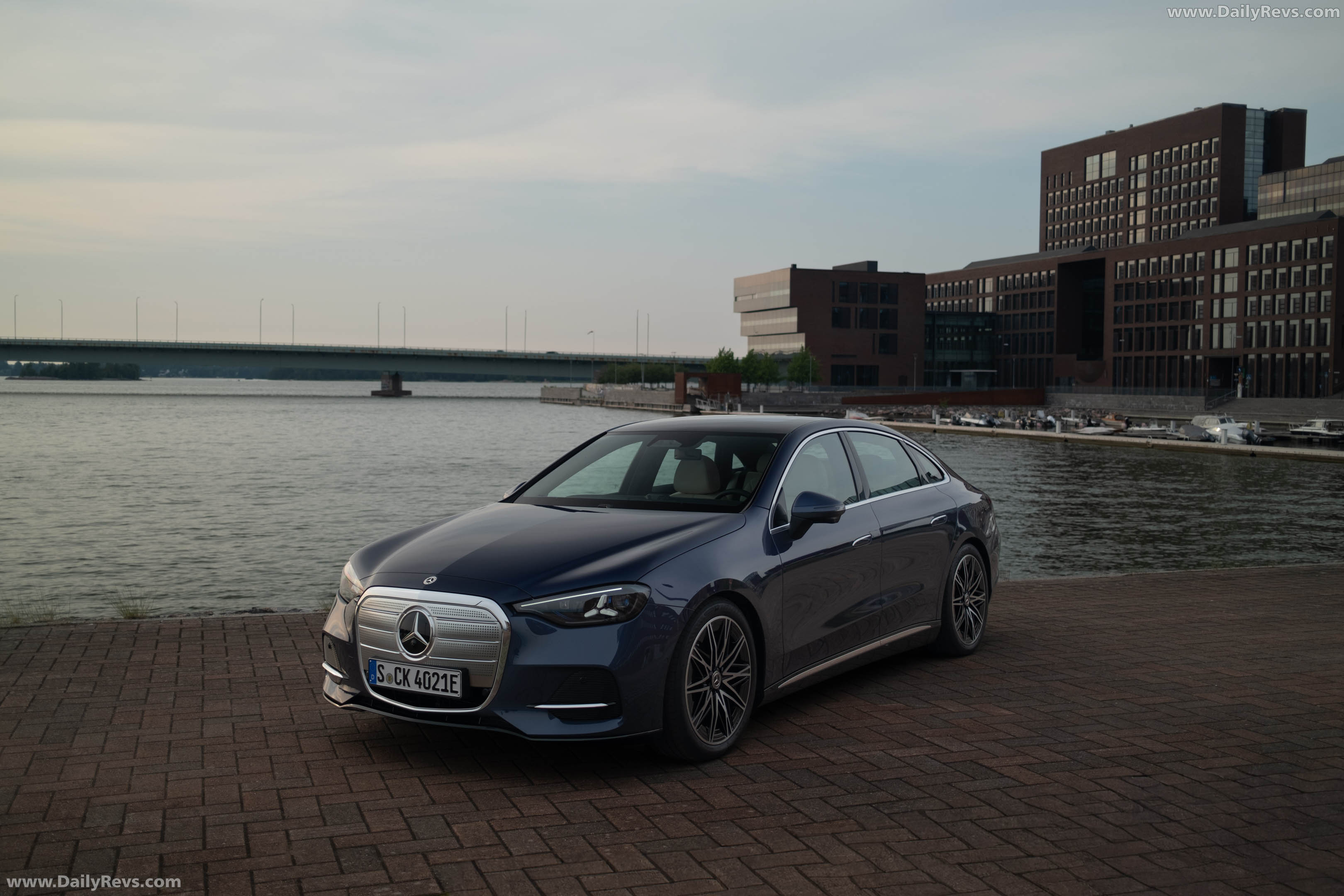 2027 Mercedes-Benz C 400 Electric W540 Twilight Blue Front View