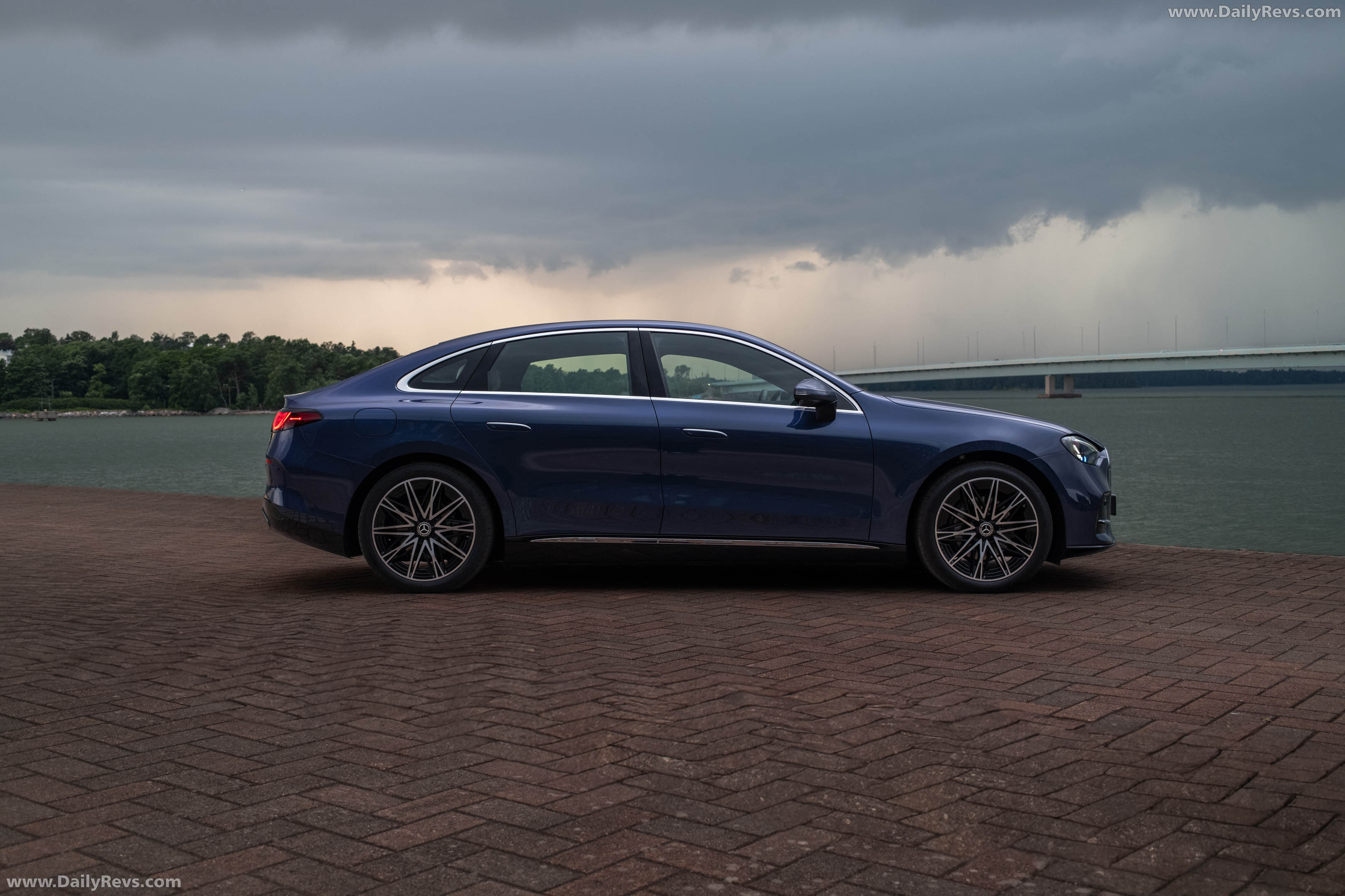 2027 Mercedes-Benz C 400 Electric W540 Twilight Blue Side View
