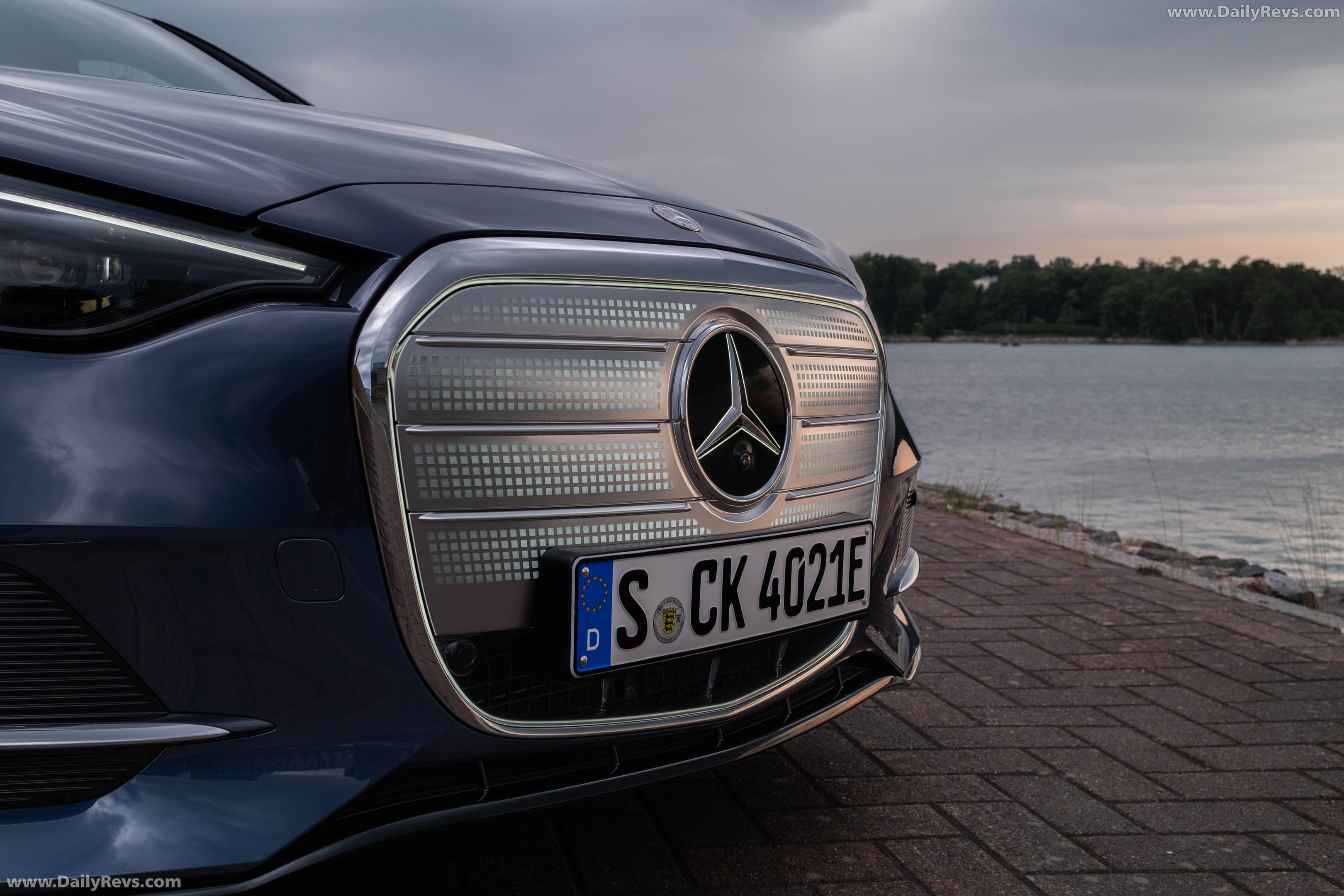 2027 Mercedes-Benz C 400 Electric W540 Twilight Blue Exterior