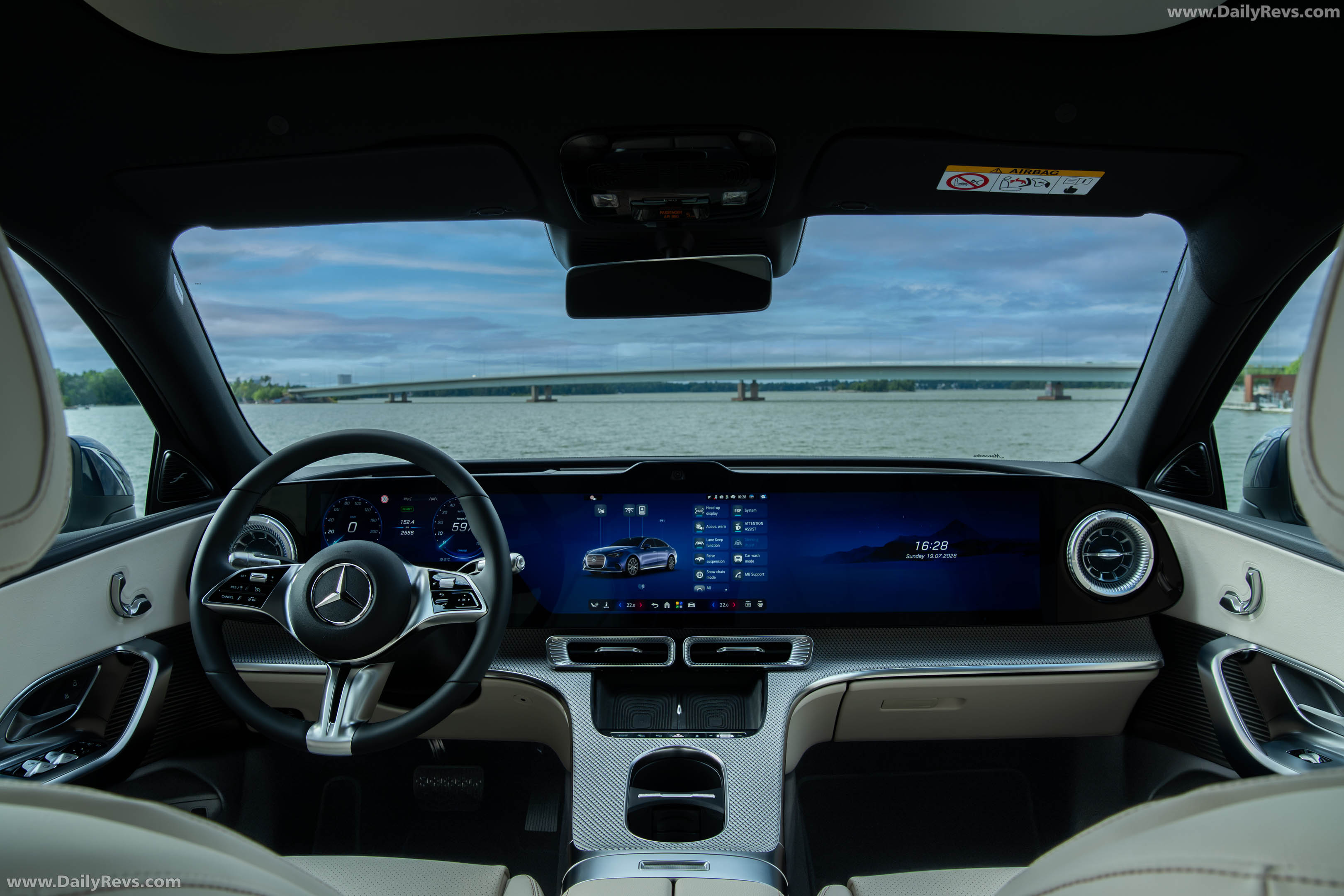 2027 Mercedes-Benz C 400 Electric W540 Twilight Blue Interior