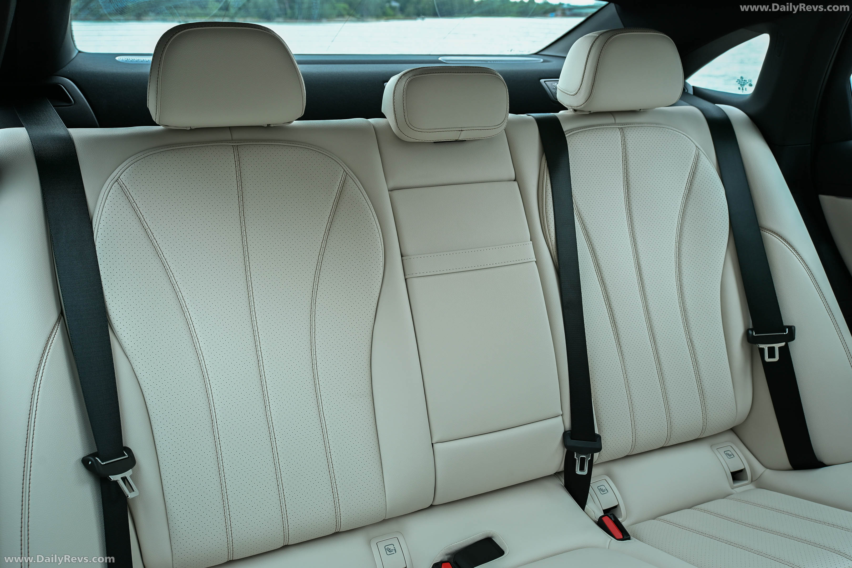 2027 Mercedes-Benz C 400 Electric W540 Twilight Blue Interior