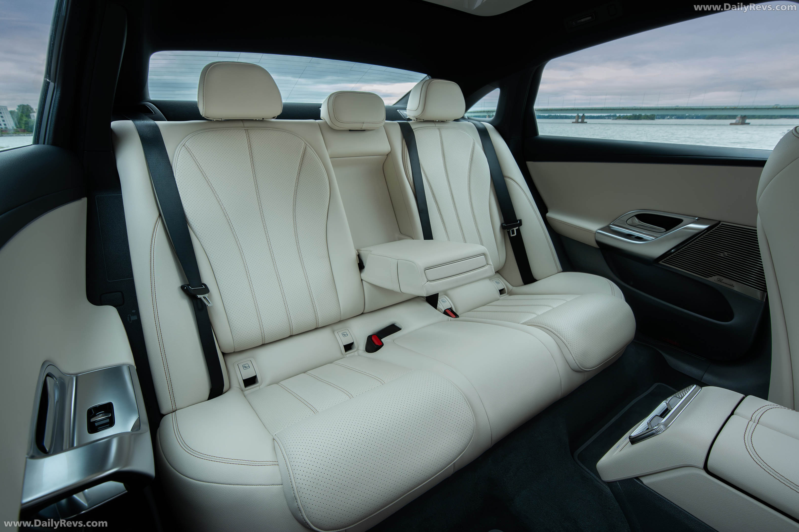 2027 Mercedes-Benz C 400 Electric W540 Twilight Blue Interior
