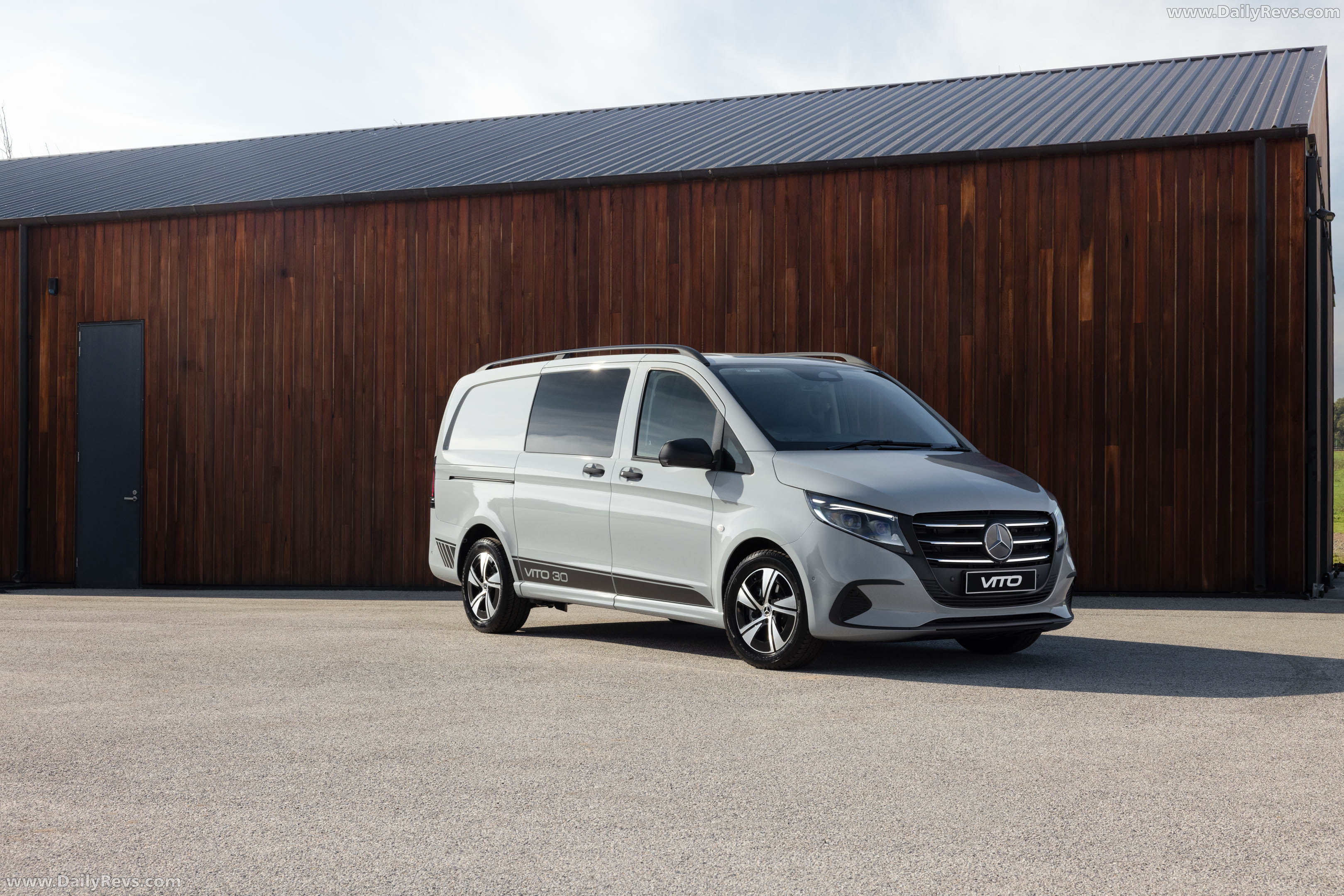 2026 Mercedes-Benz Vito 30th Anniversary Edition Front View