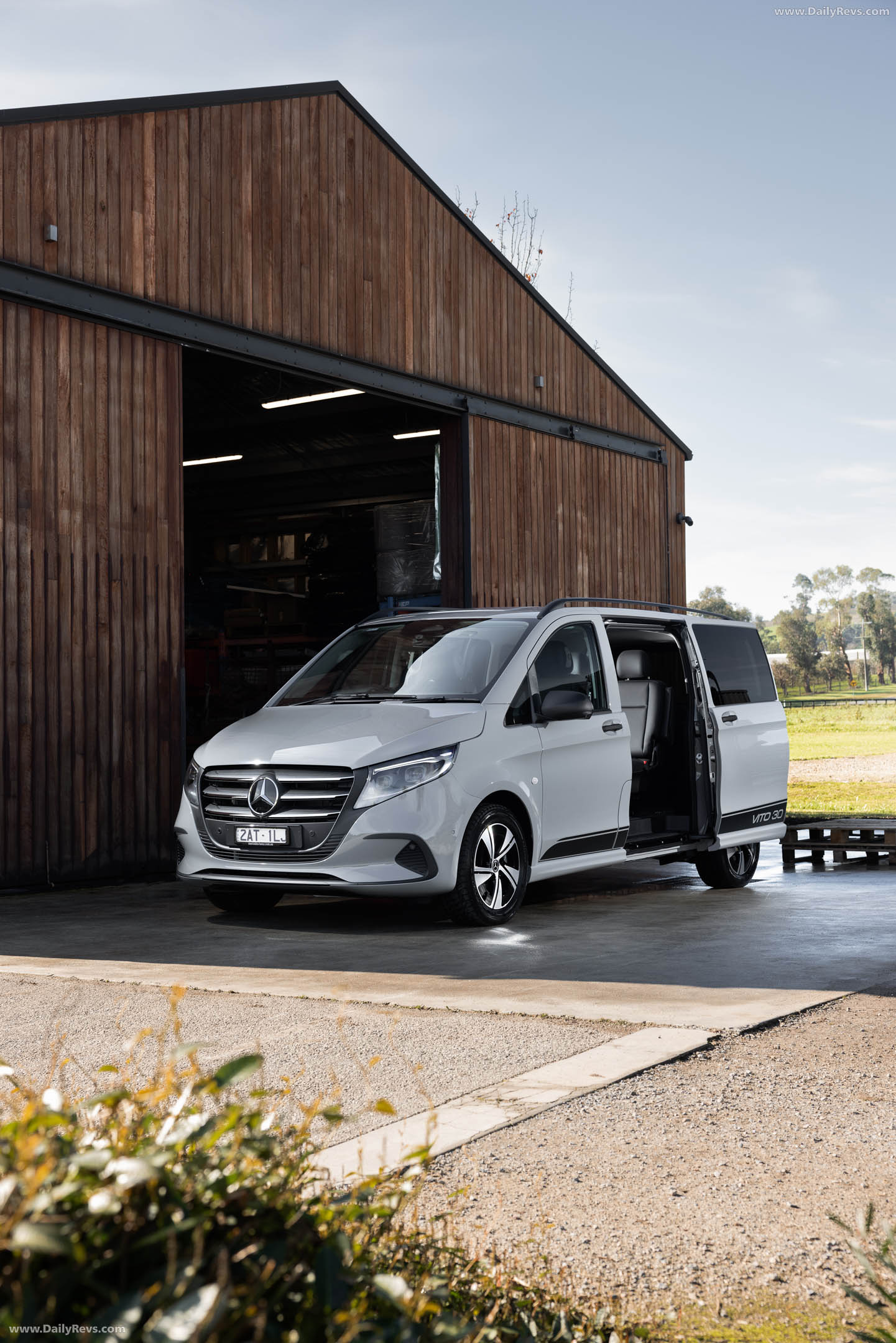 2026 Mercedes-Benz Vito 30th Anniversary Edition Front View