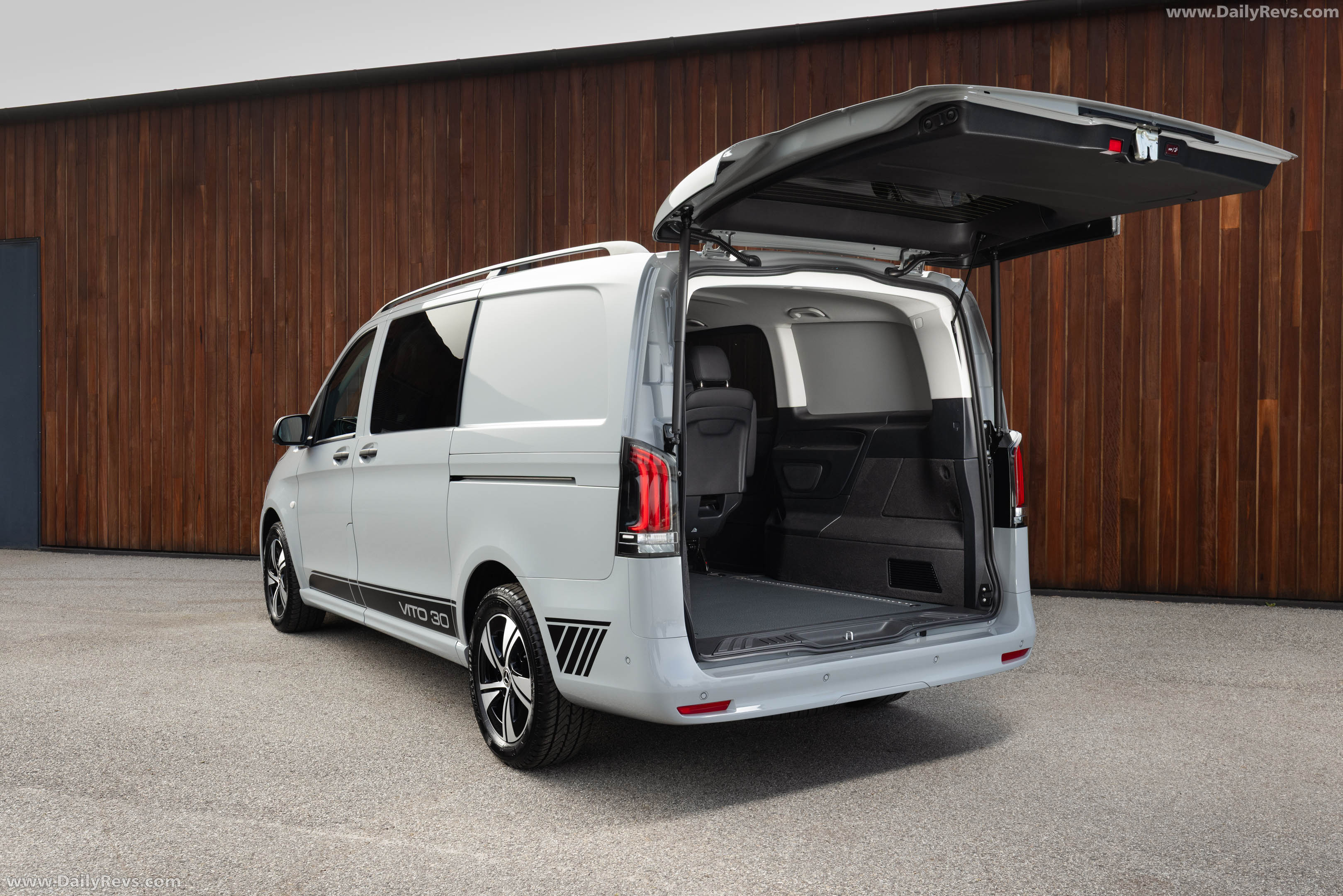 2026 Mercedes-Benz Vito 30th Anniversary Edition Rear View
