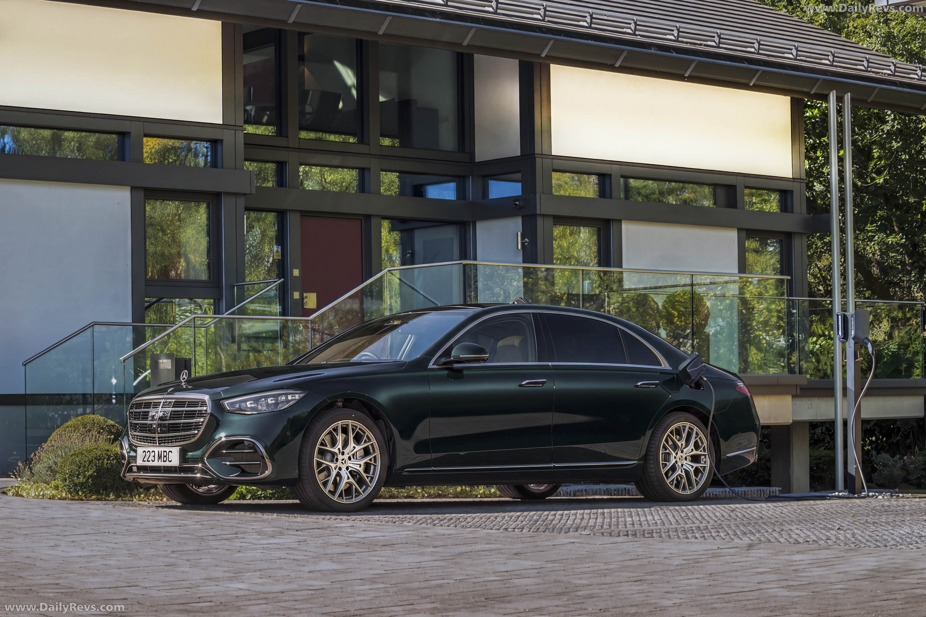 2027 Mercedes-Benz S-Class W223 UK Version Side View