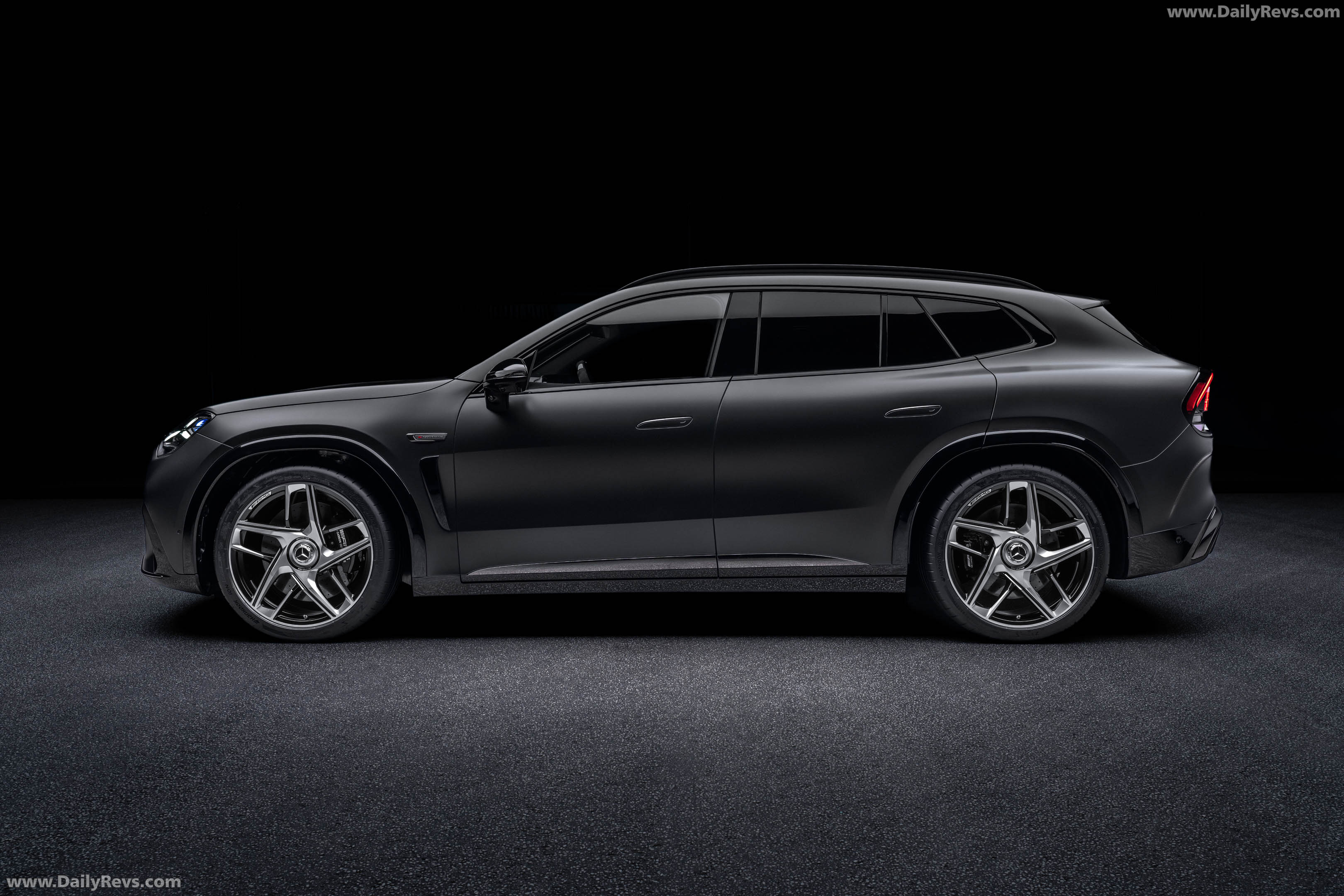 2027 Mercedes-Benz AMG GT SUV X591 Side View