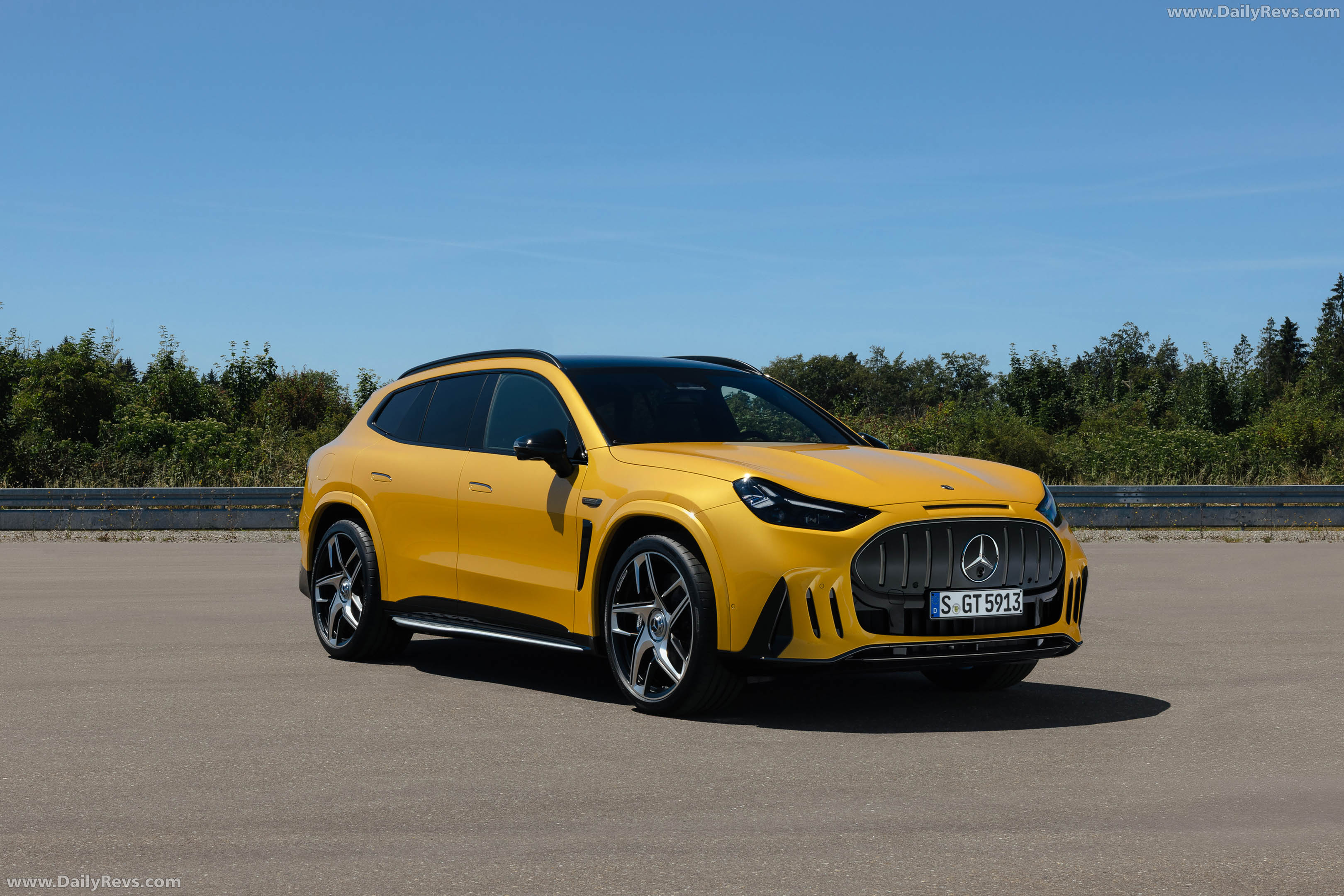 2027 Mercedes-Benz AMG GT 63 SUV X591 Front View