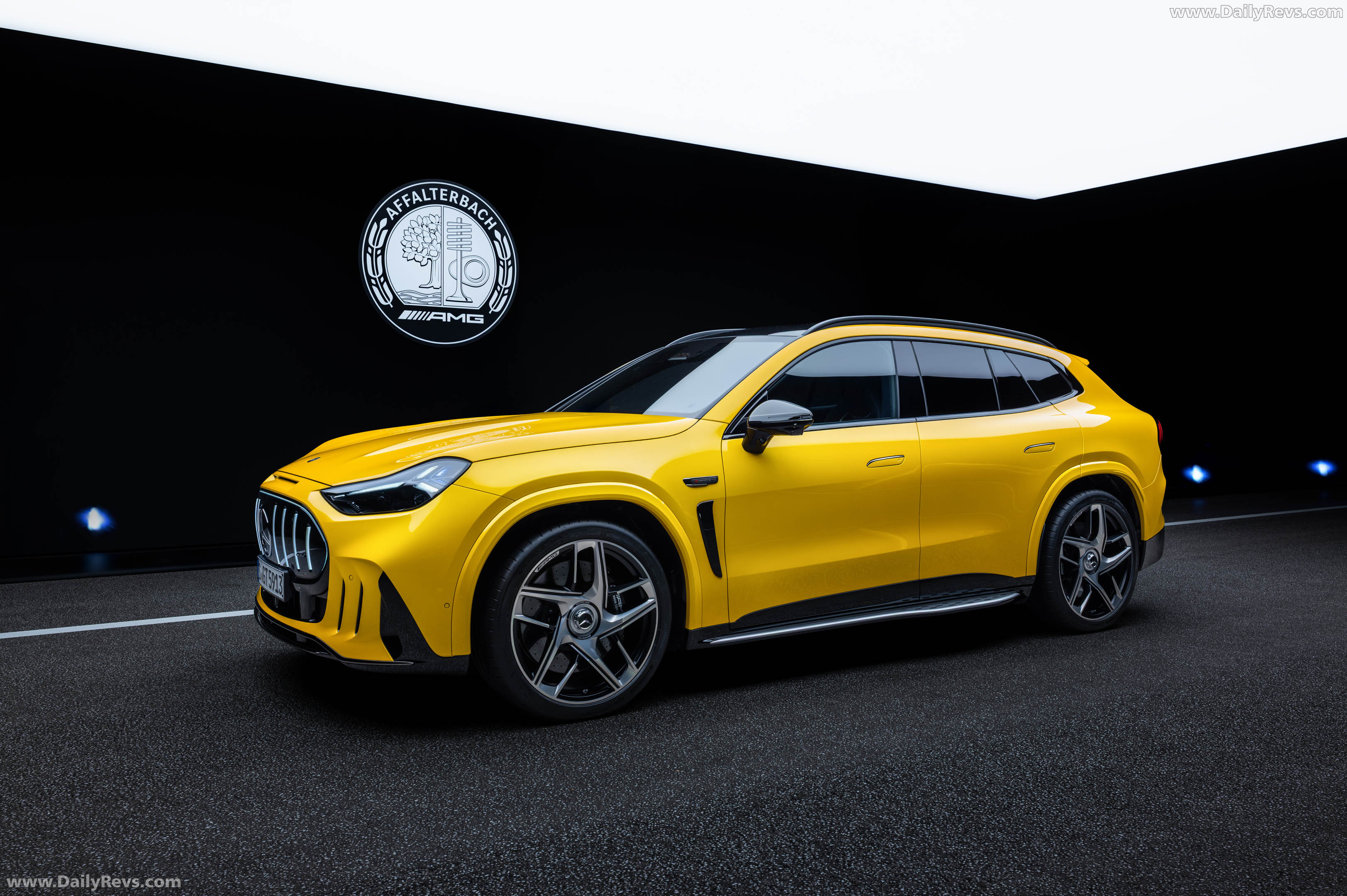 2027 Mercedes-Benz AMG GT 63 SUV X591 Side View