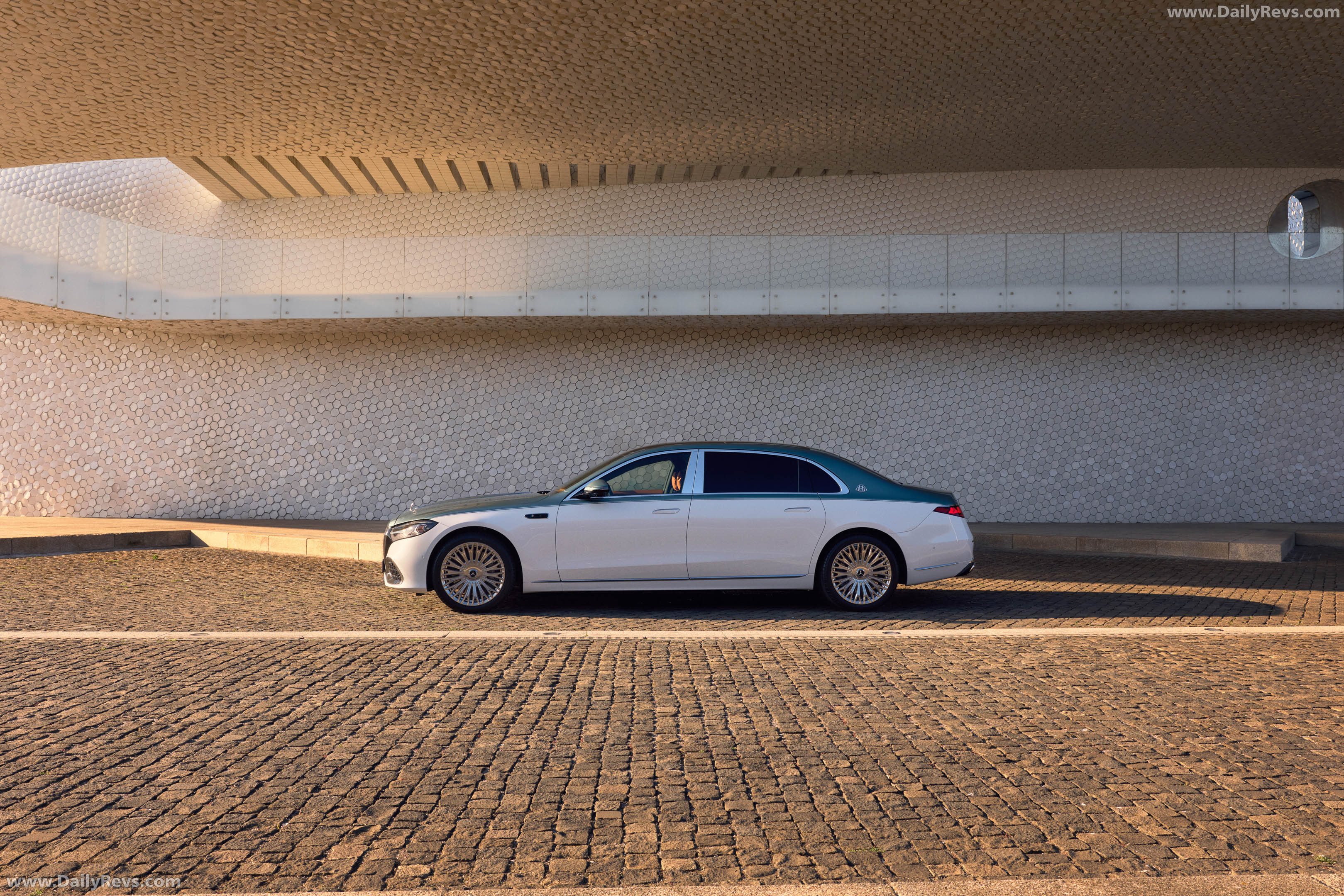 2027 Mercedes-Maybach S 680 MANUFAKTUR Side View