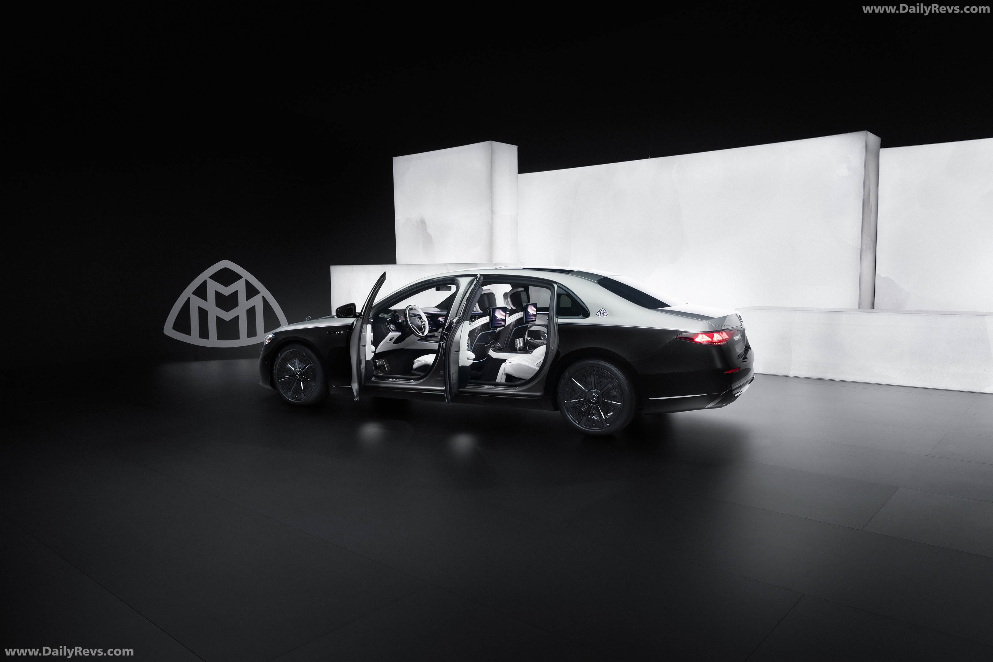 2027 Mercedes-Maybach S 580 Night Series Rear View