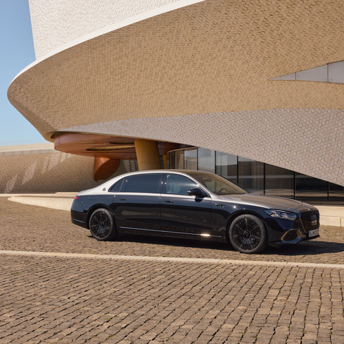 2027 Mercedes-Maybach S 580 Night Series Side View