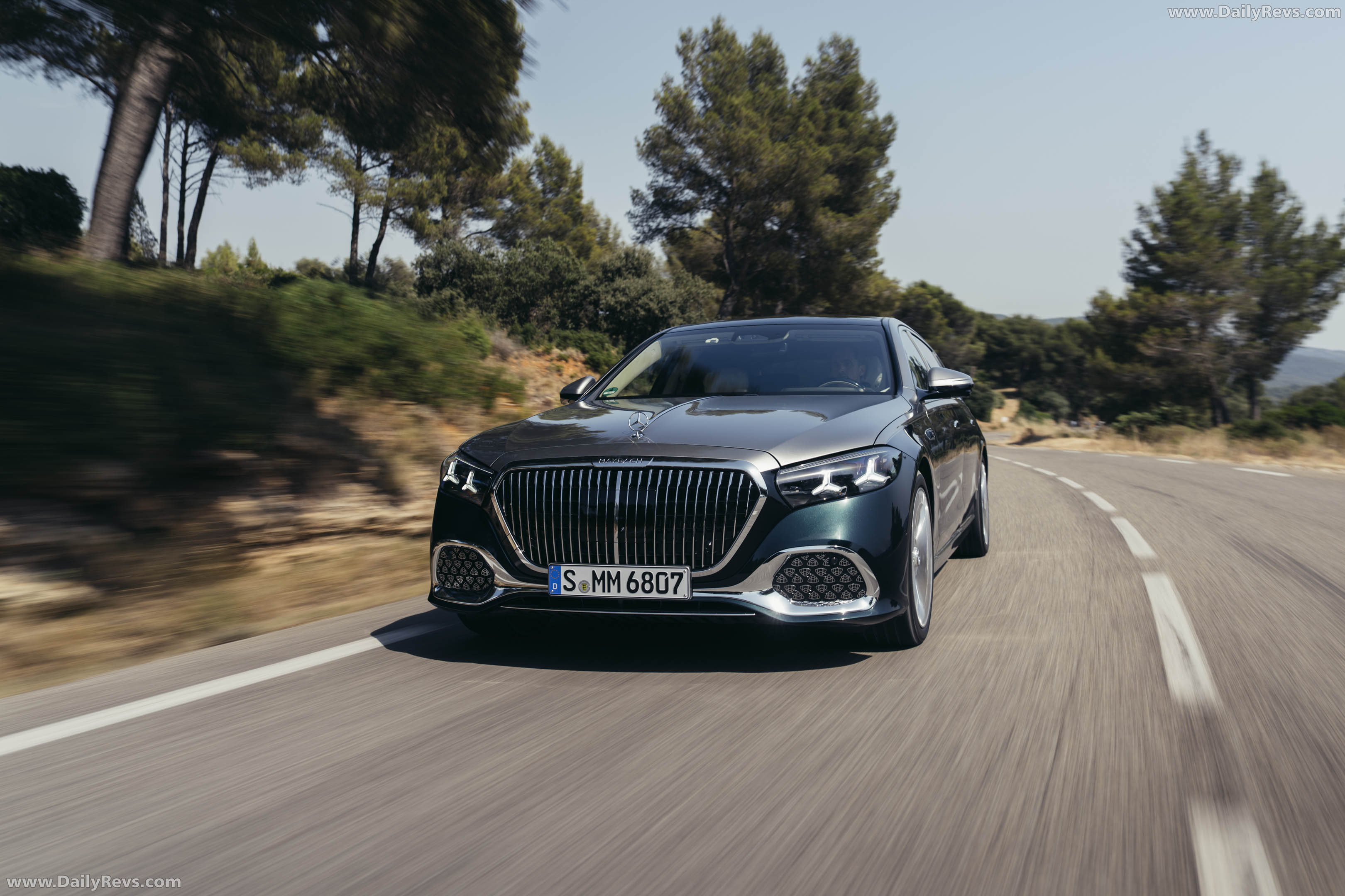 2027 Mercedes-Maybach S 680 Emerald Green Front View