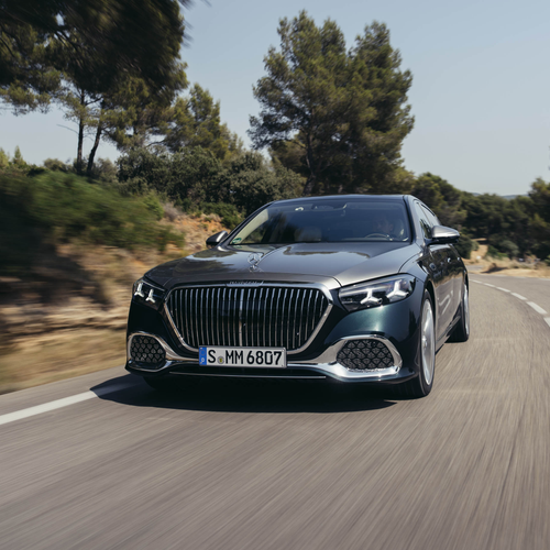 2027 Mercedes-Maybach S 680 Emerald Green Front View