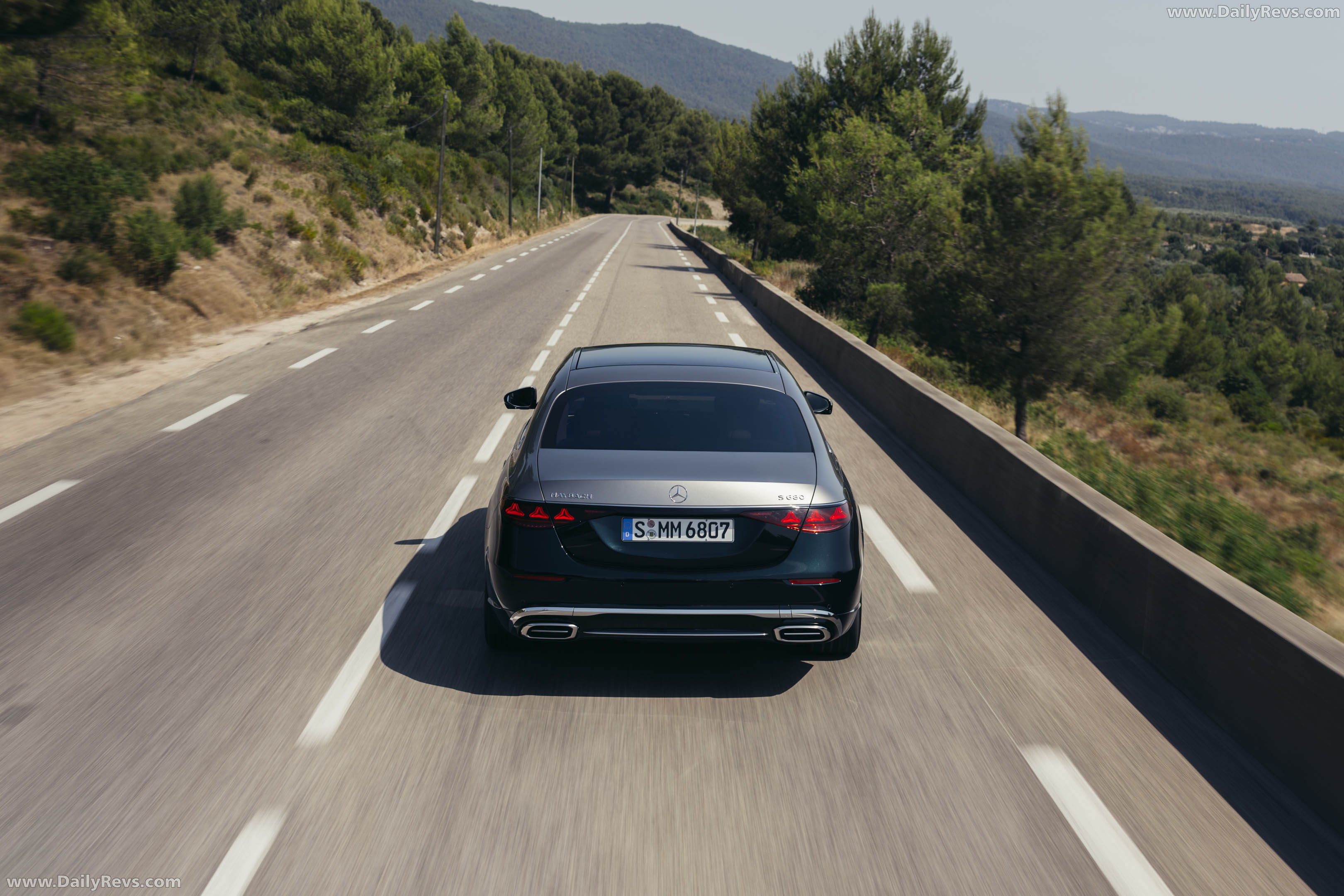 2027 Mercedes-Maybach S 680 Emerald Green Rear View