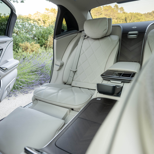 2027 Mercedes-Maybach S 680 Emerald Green Interior