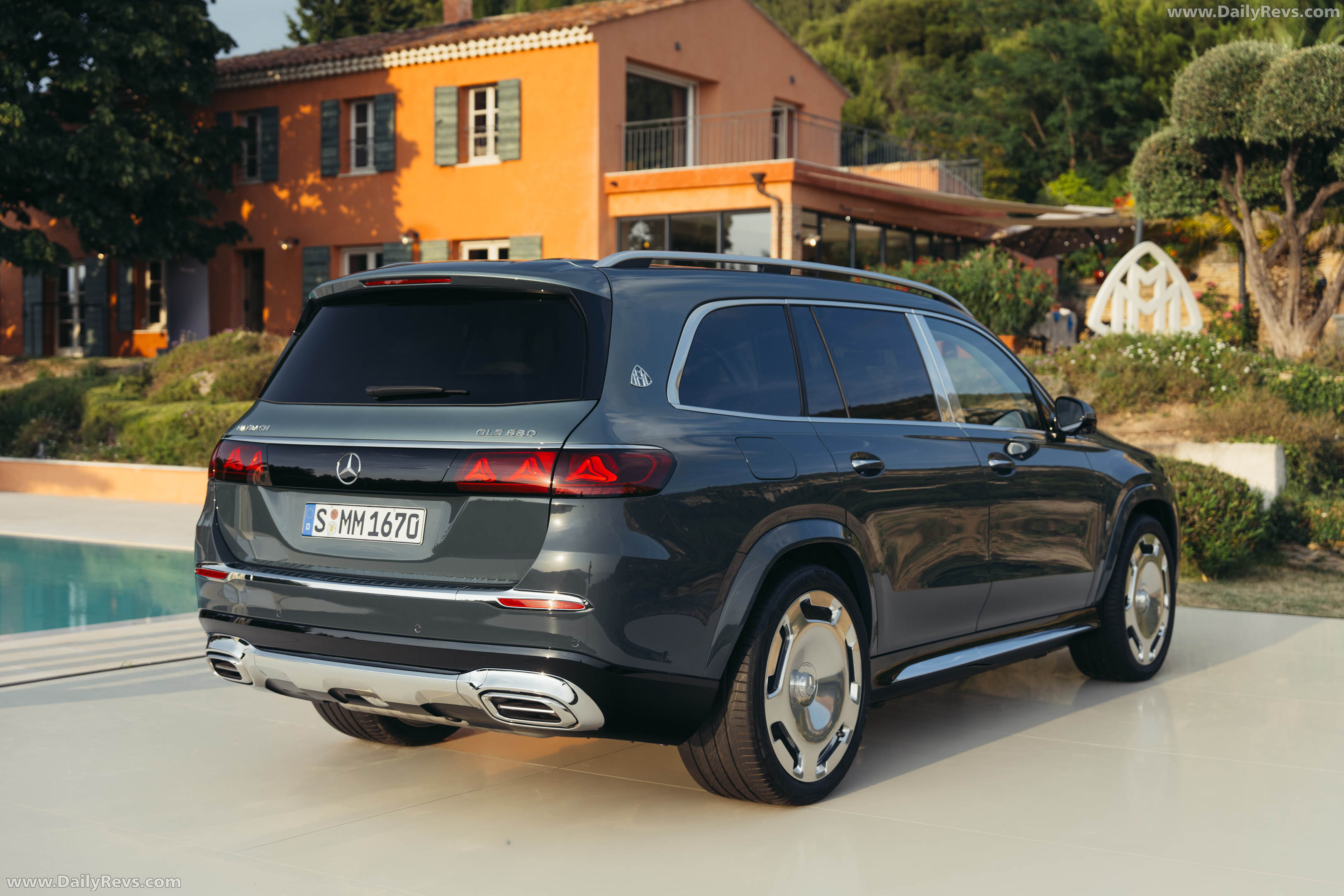 2027 Mercedes-Maybach GLS 680 Rear View