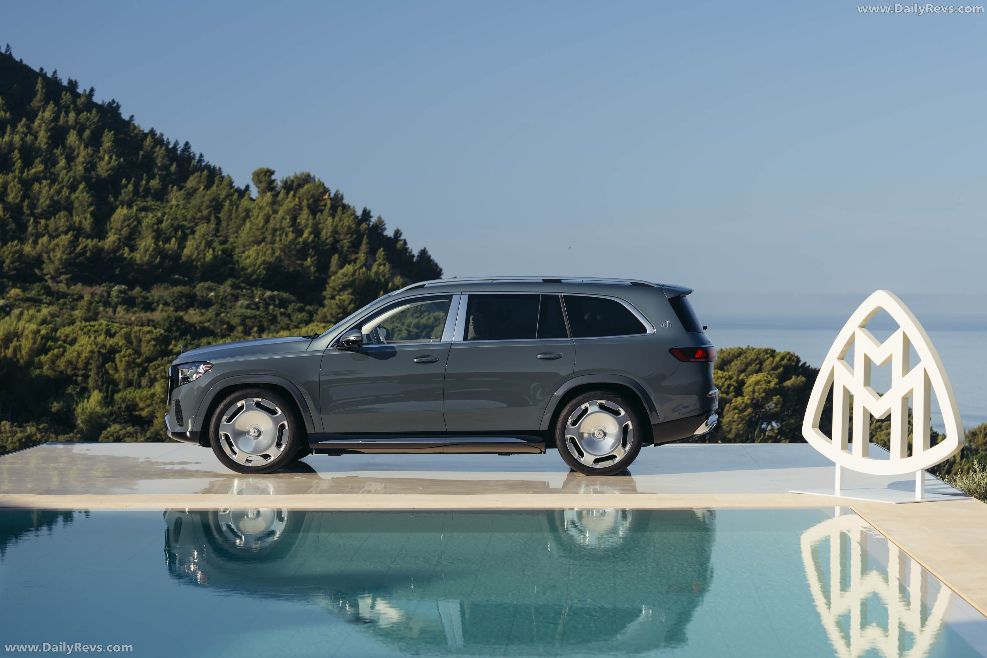 2027 Mercedes-Maybach GLS 680 Side View