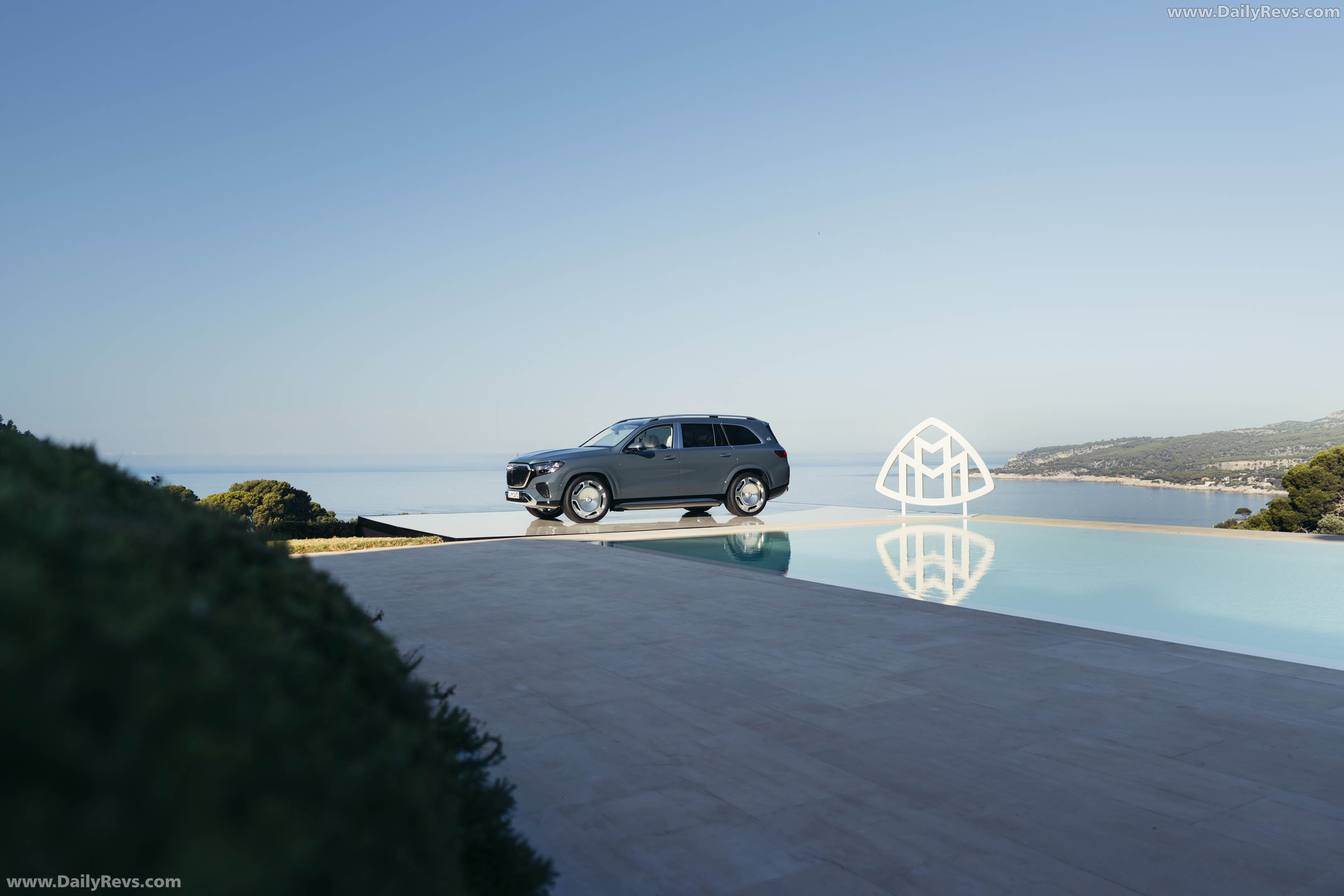 2027 Mercedes-Maybach GLS 680 Side View