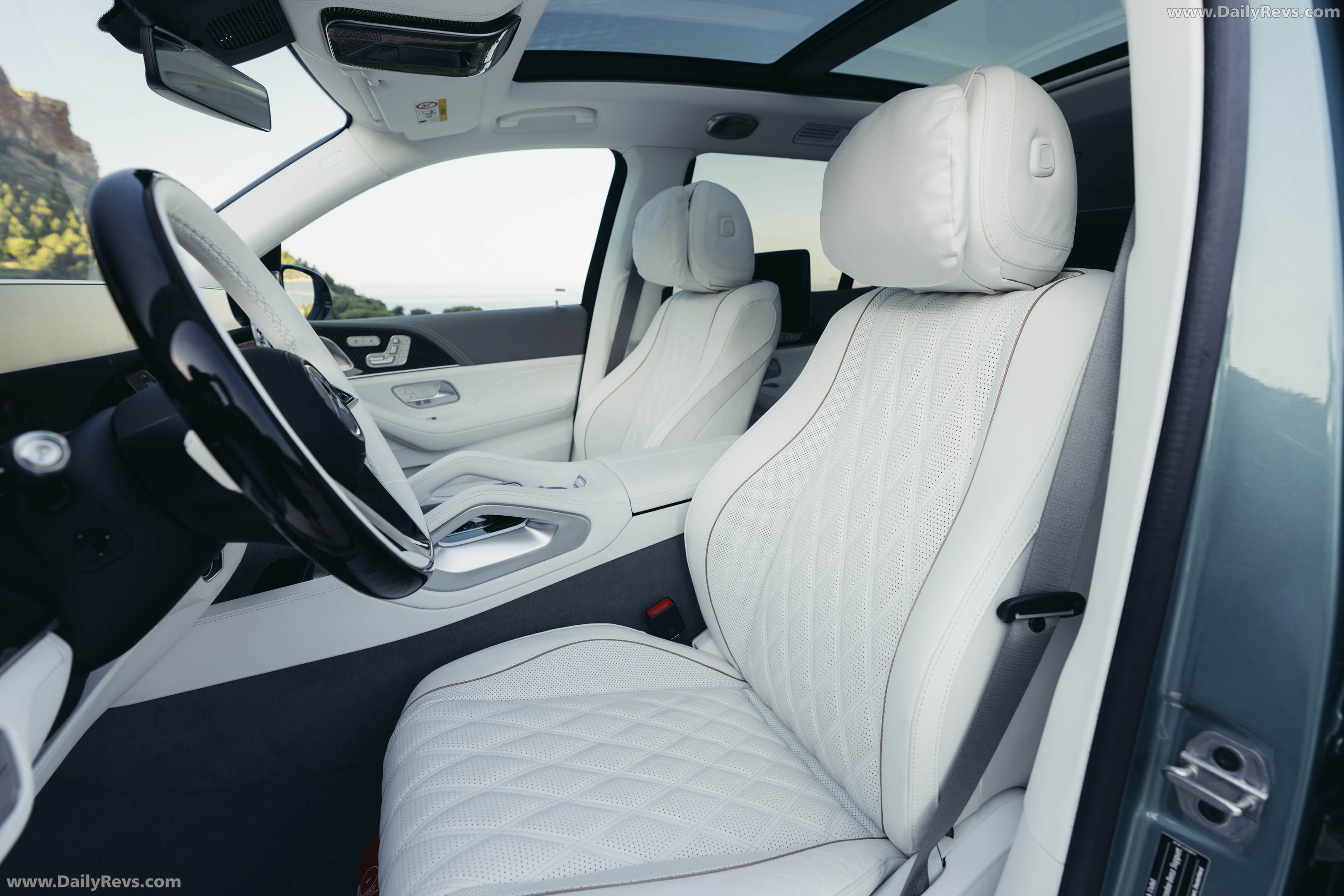 2027 Mercedes-Maybach GLS 680 Interior