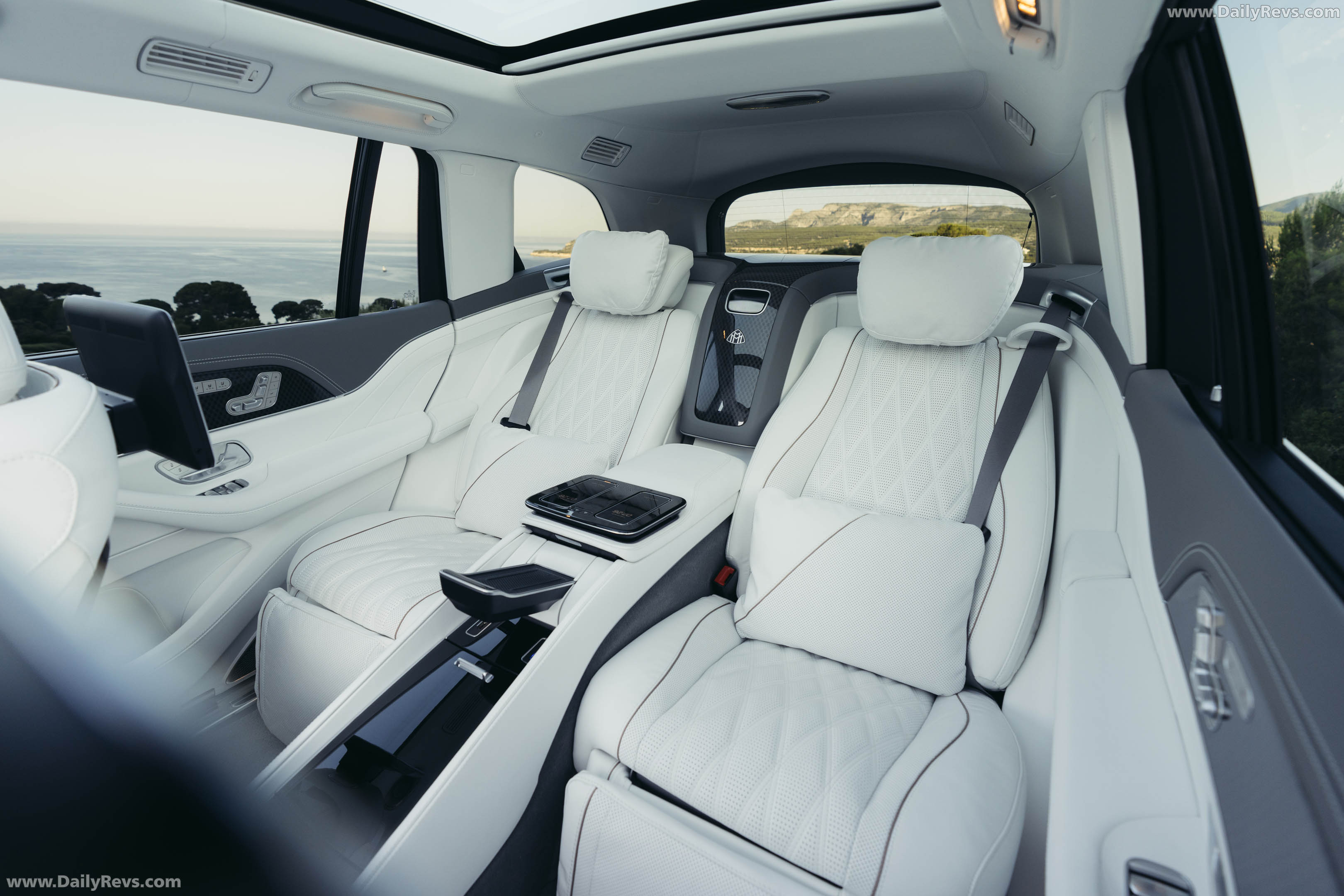 2027 Mercedes-Maybach GLS 680 Interior