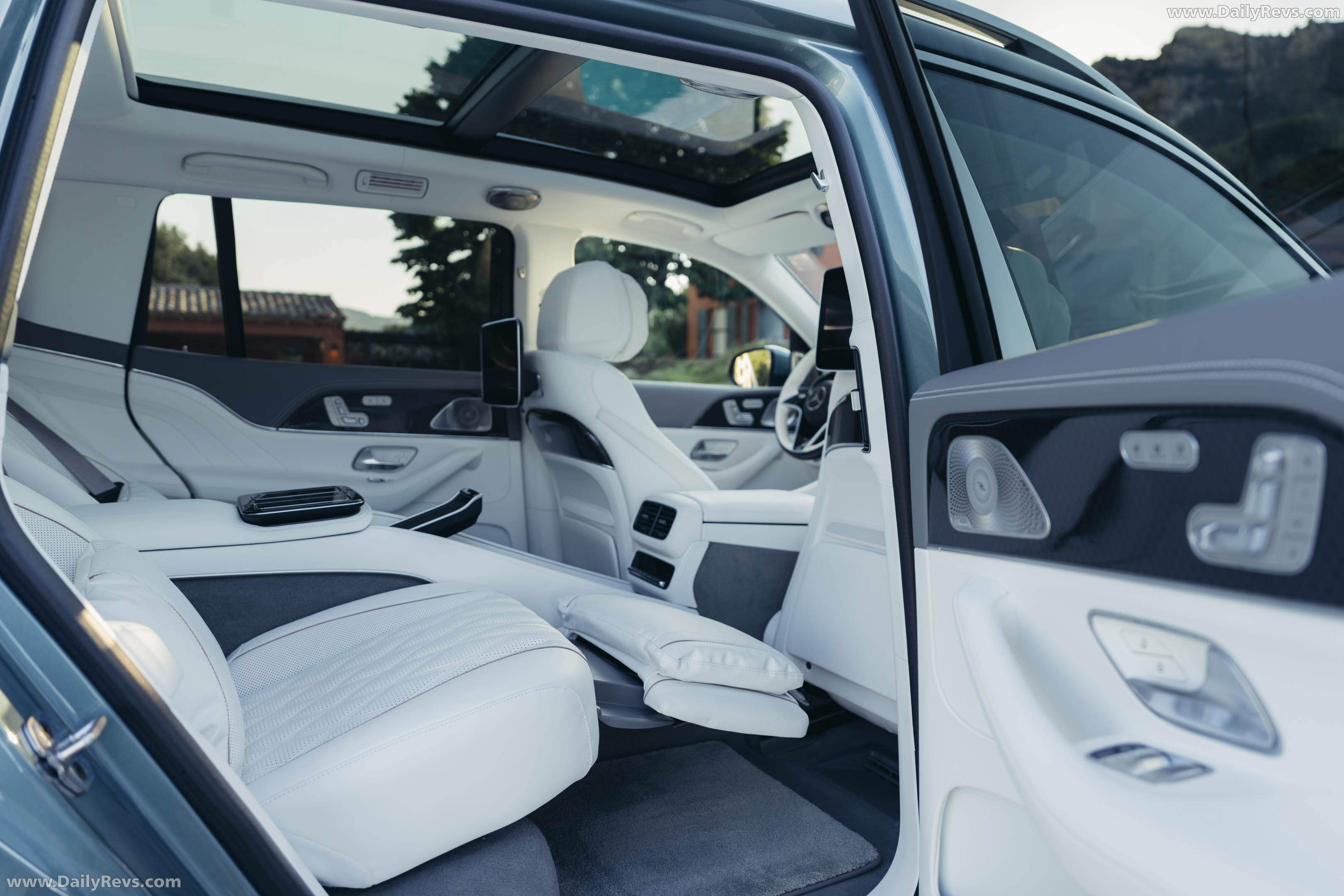 2027 Mercedes-Maybach GLS 680 Interior