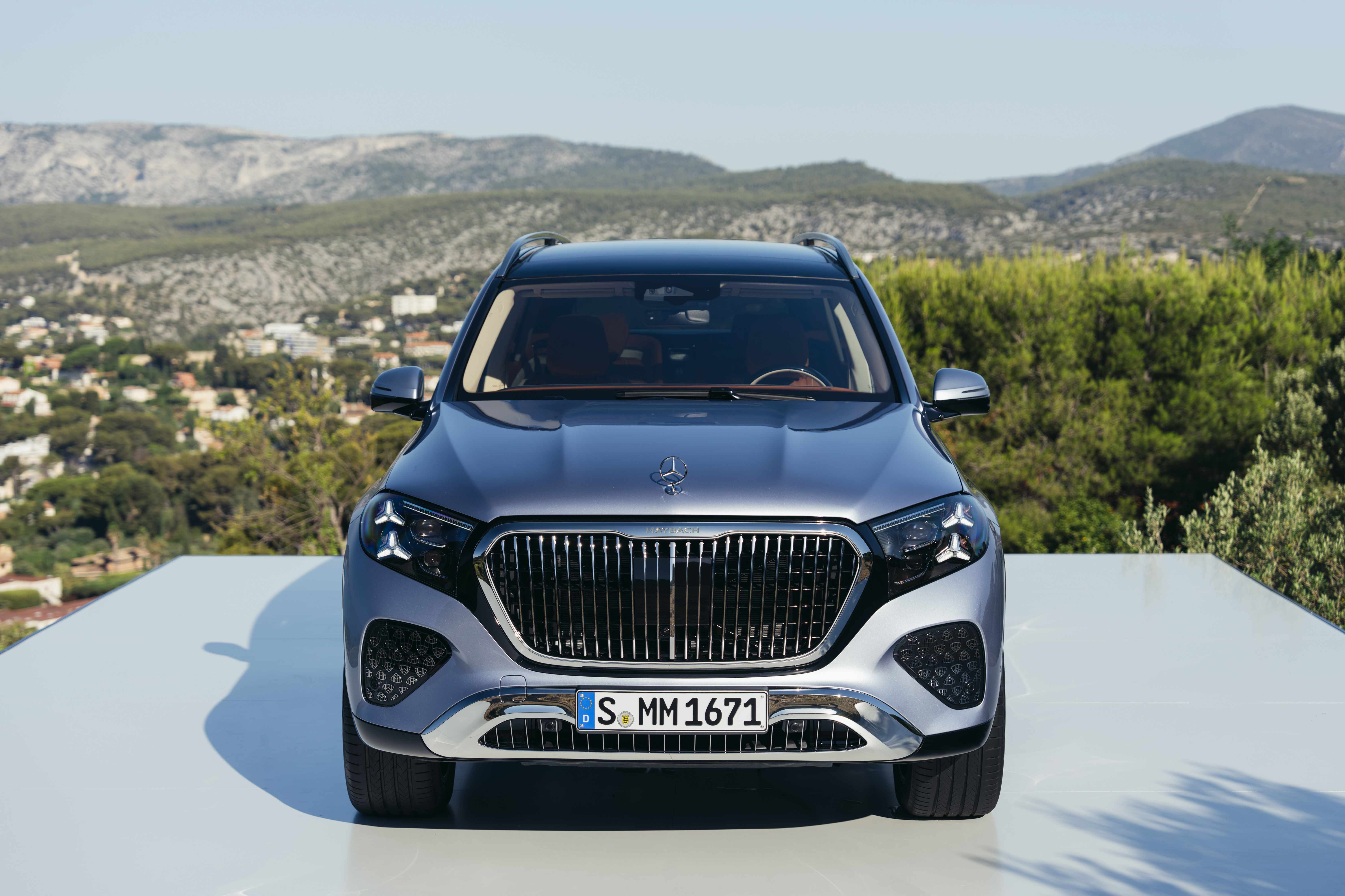 2027 Mercedes-Maybach GLS 680 Manufaktur Cote dAzur Front View