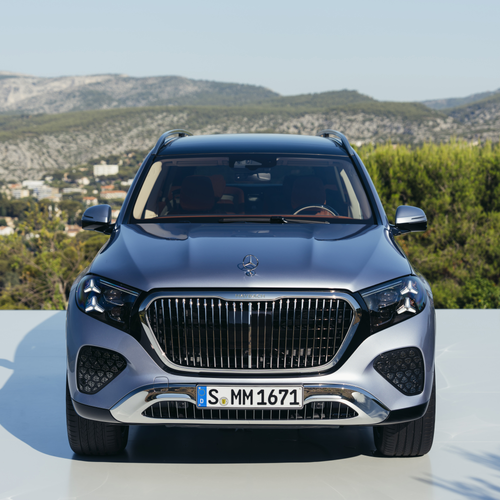 2027 Mercedes-Maybach GLS 680 Manufaktur Cote dAzur Front View