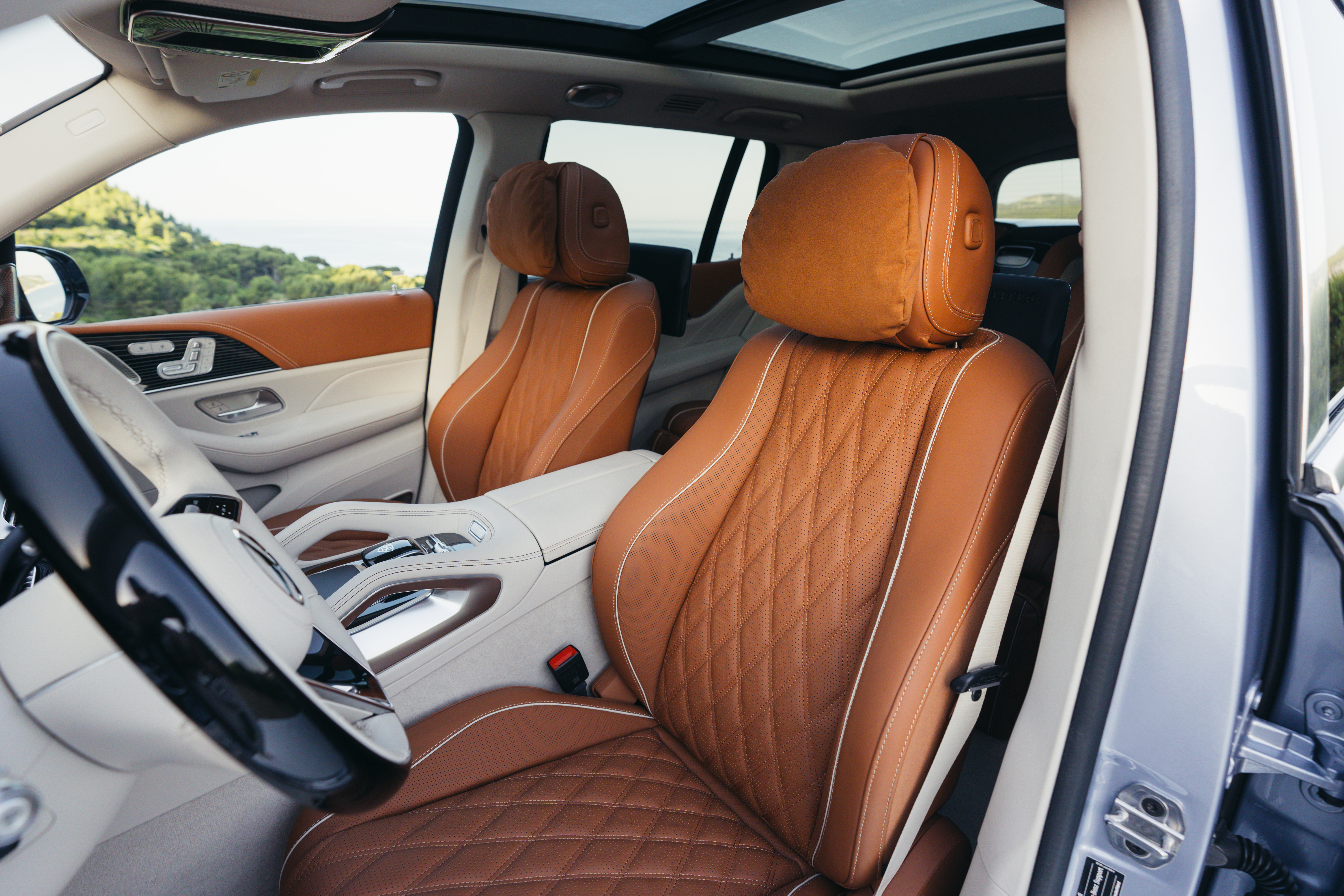 2027 Mercedes-Maybach GLS 680 Manufaktur Cote dAzur Interior
