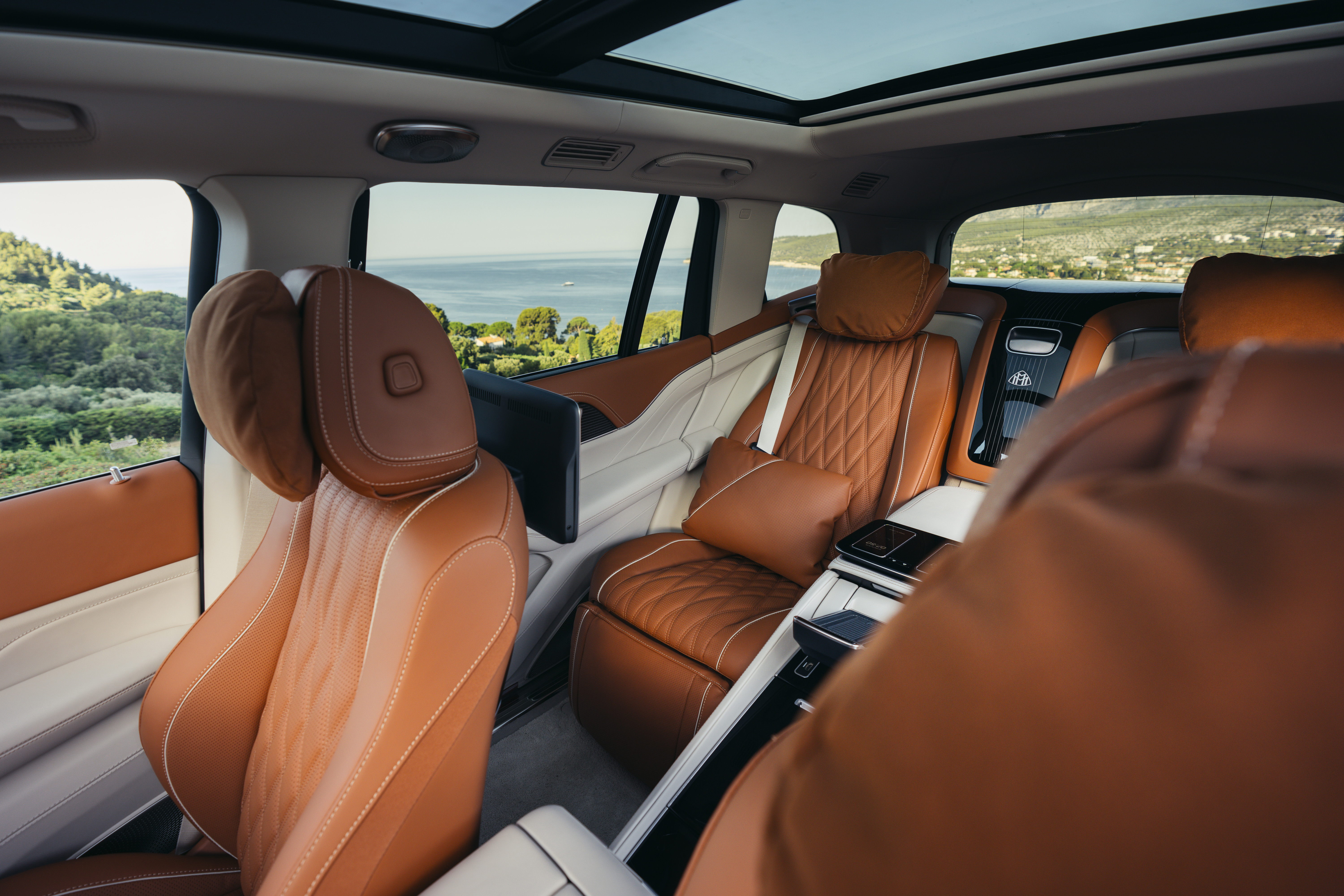 2027 Mercedes-Maybach GLS 680 Manufaktur Cote dAzur Interior