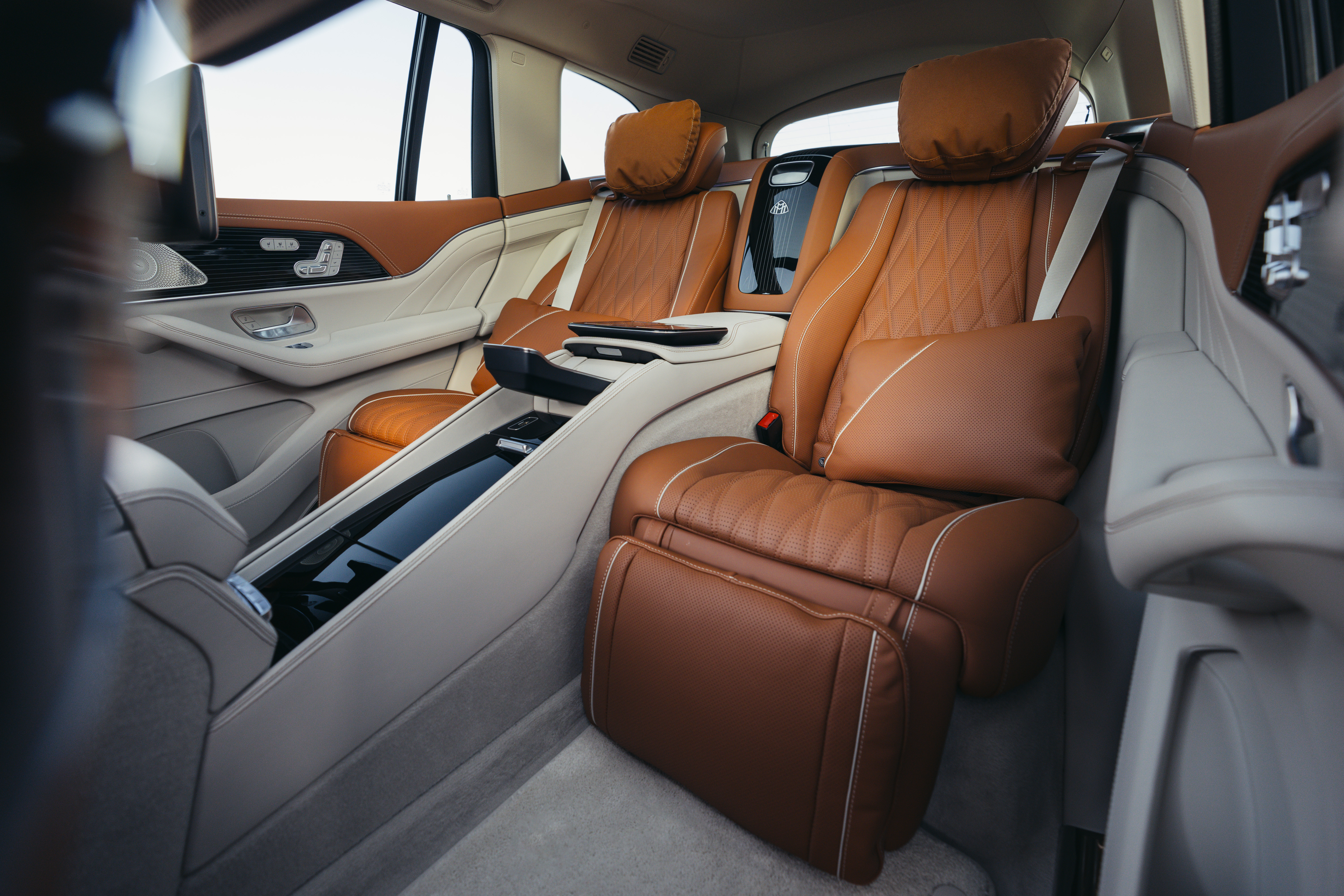 2027 Mercedes-Maybach GLS 680 Manufaktur Cote dAzur Interior