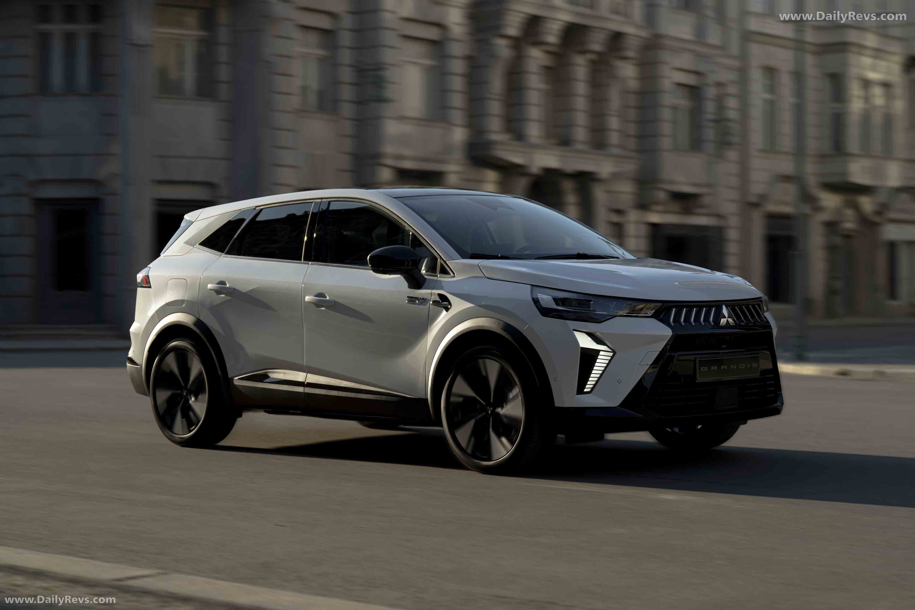 2025 Mitsubishi Grandis Front View