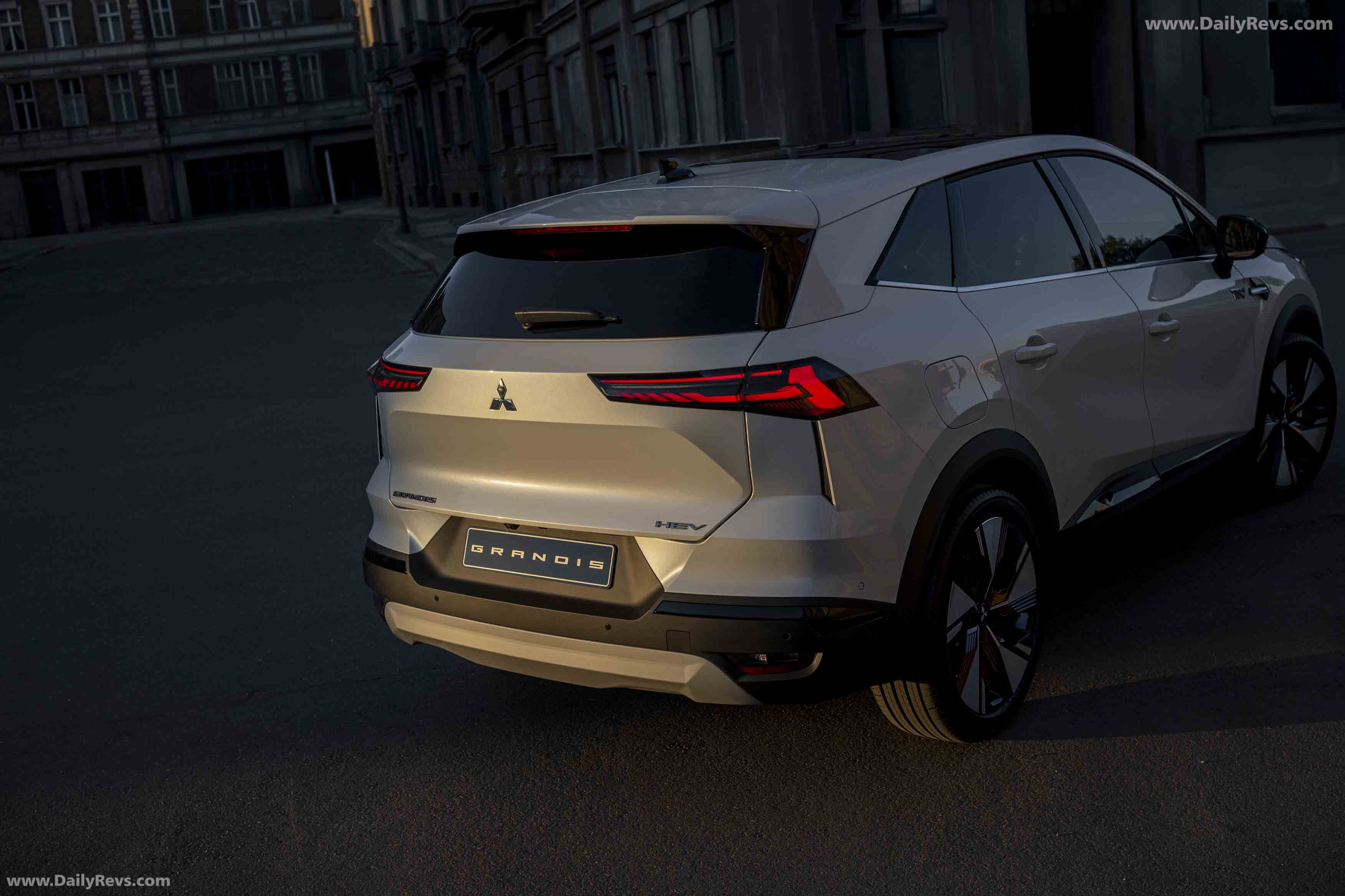 2025 Mitsubishi Grandis Rear View