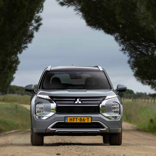 2025 Mitsubishi Outlander PHEV European Version Front View