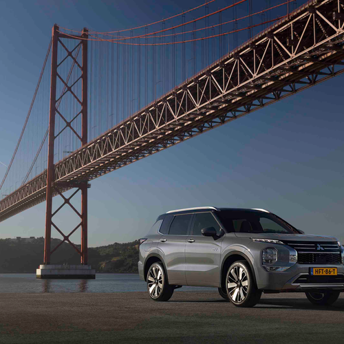 2025 Mitsubishi Outlander PHEV European Version Front View