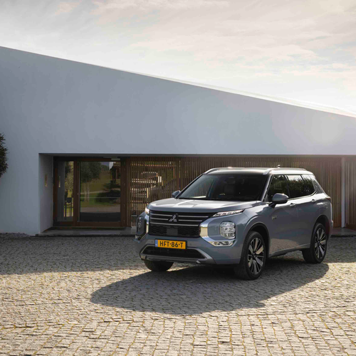 2025 Mitsubishi Outlander PHEV European Version Front View