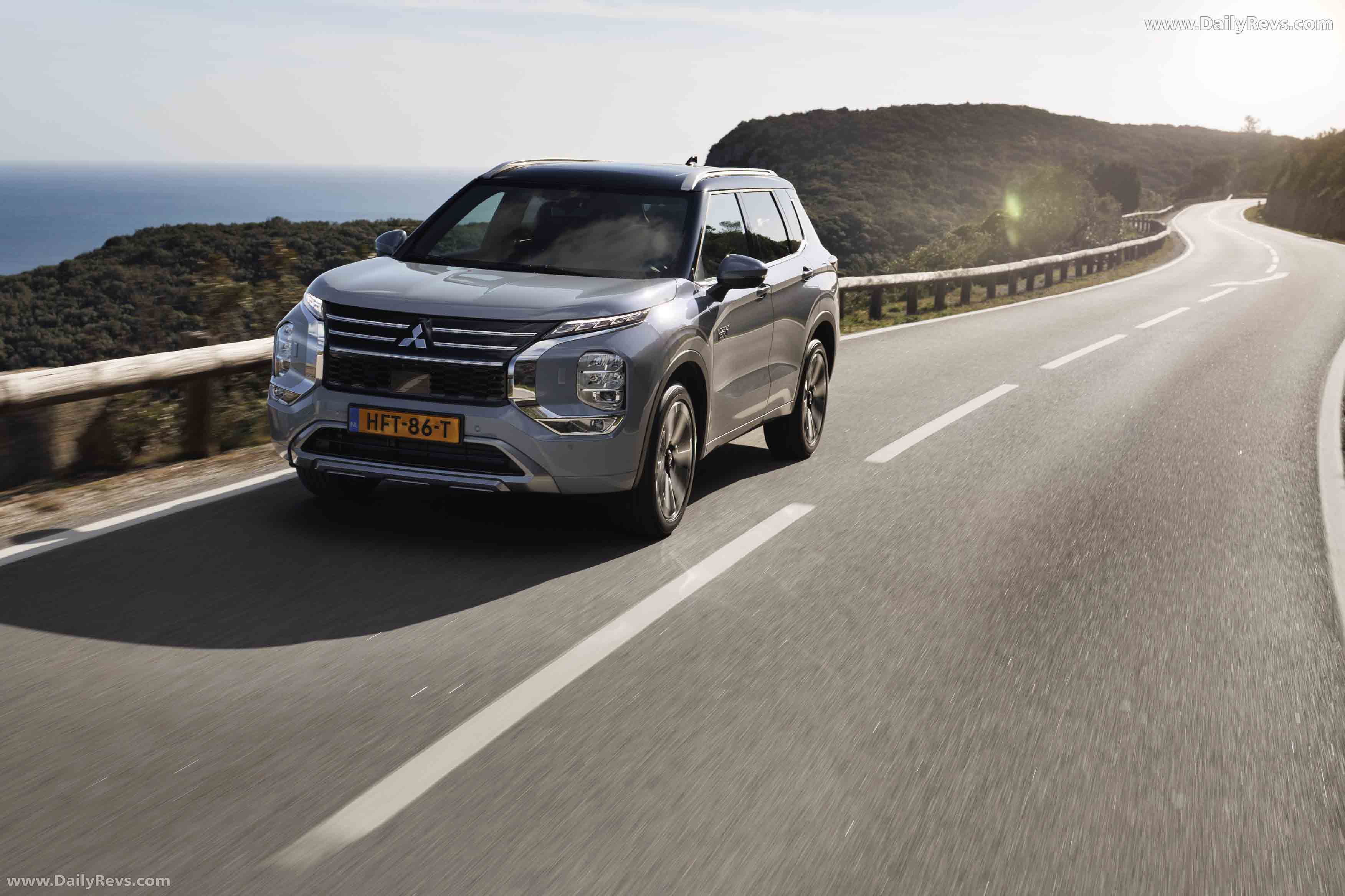 2025 Mitsubishi Outlander PHEV European Version Front View