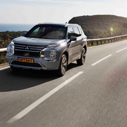 2025 Mitsubishi Outlander PHEV European Version Front View