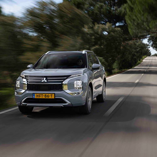 2025 Mitsubishi Outlander PHEV European Version Front View